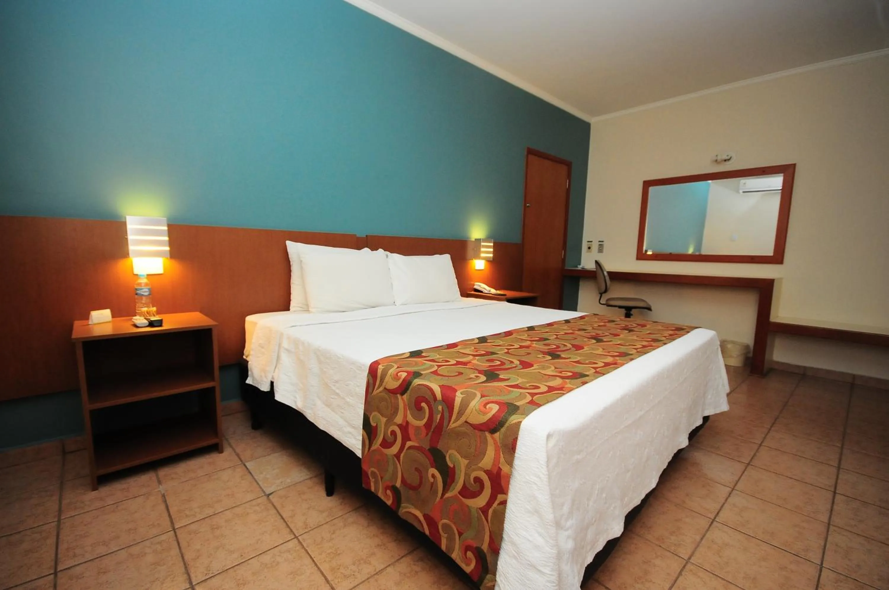 Shower, Bed in Hotel Riviera