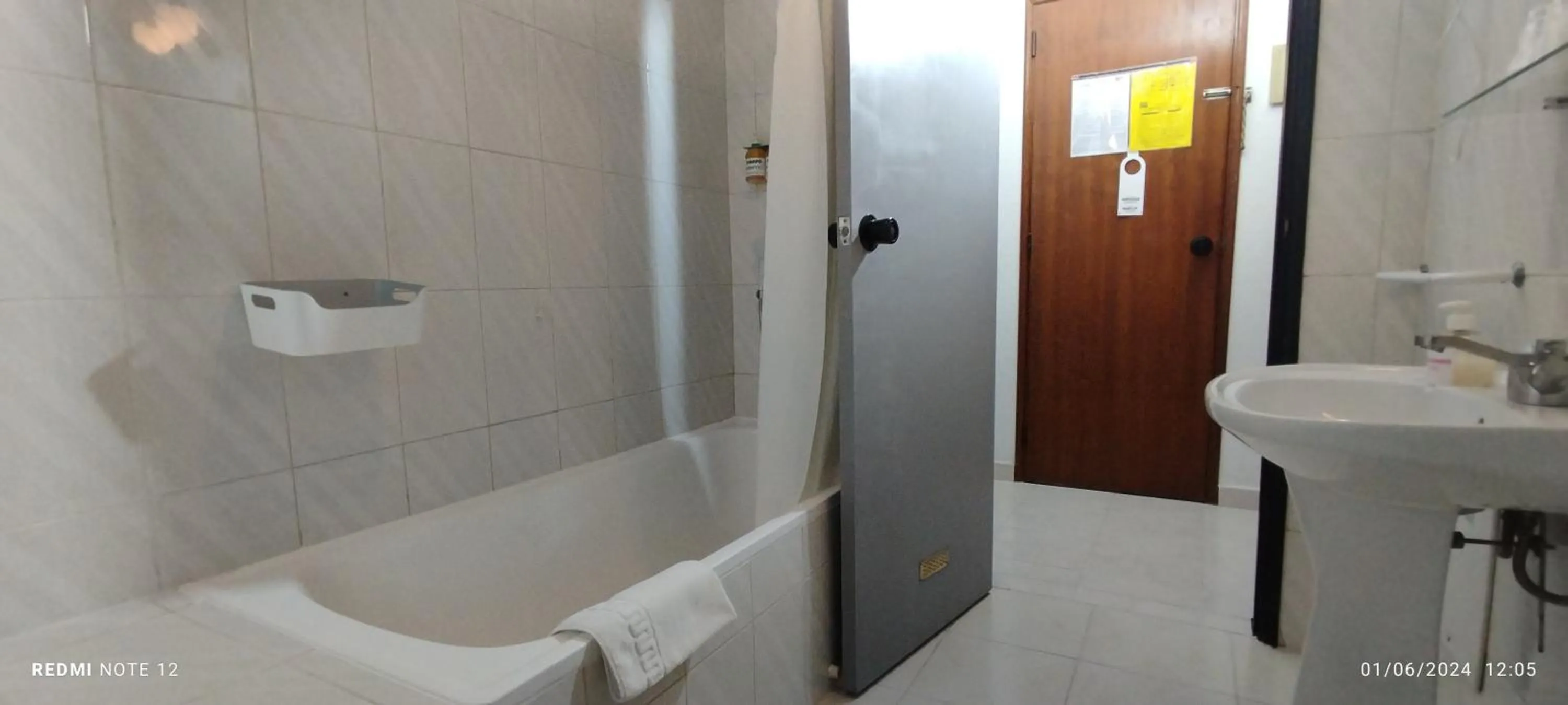 Shower in Hotel Alnacir