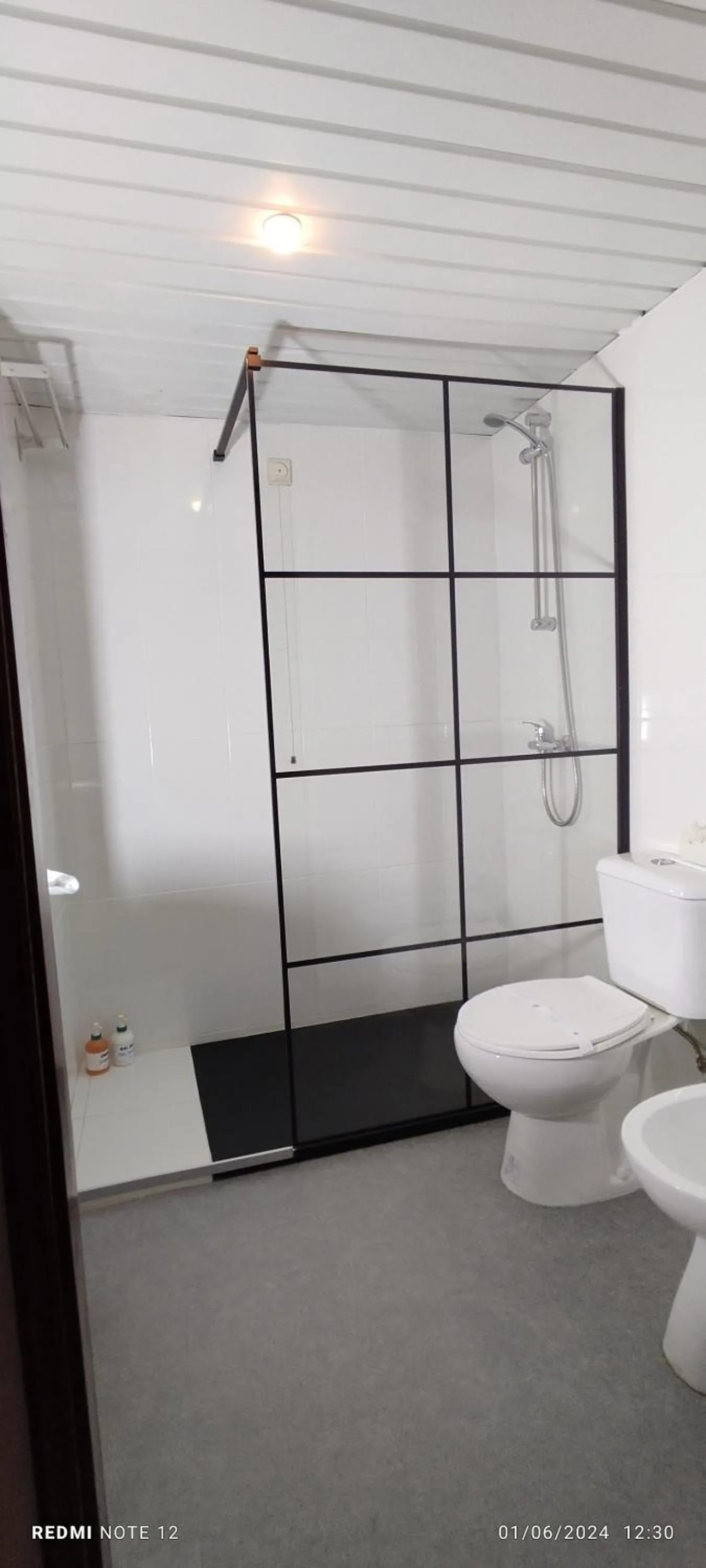 Shower in Hotel Alnacir