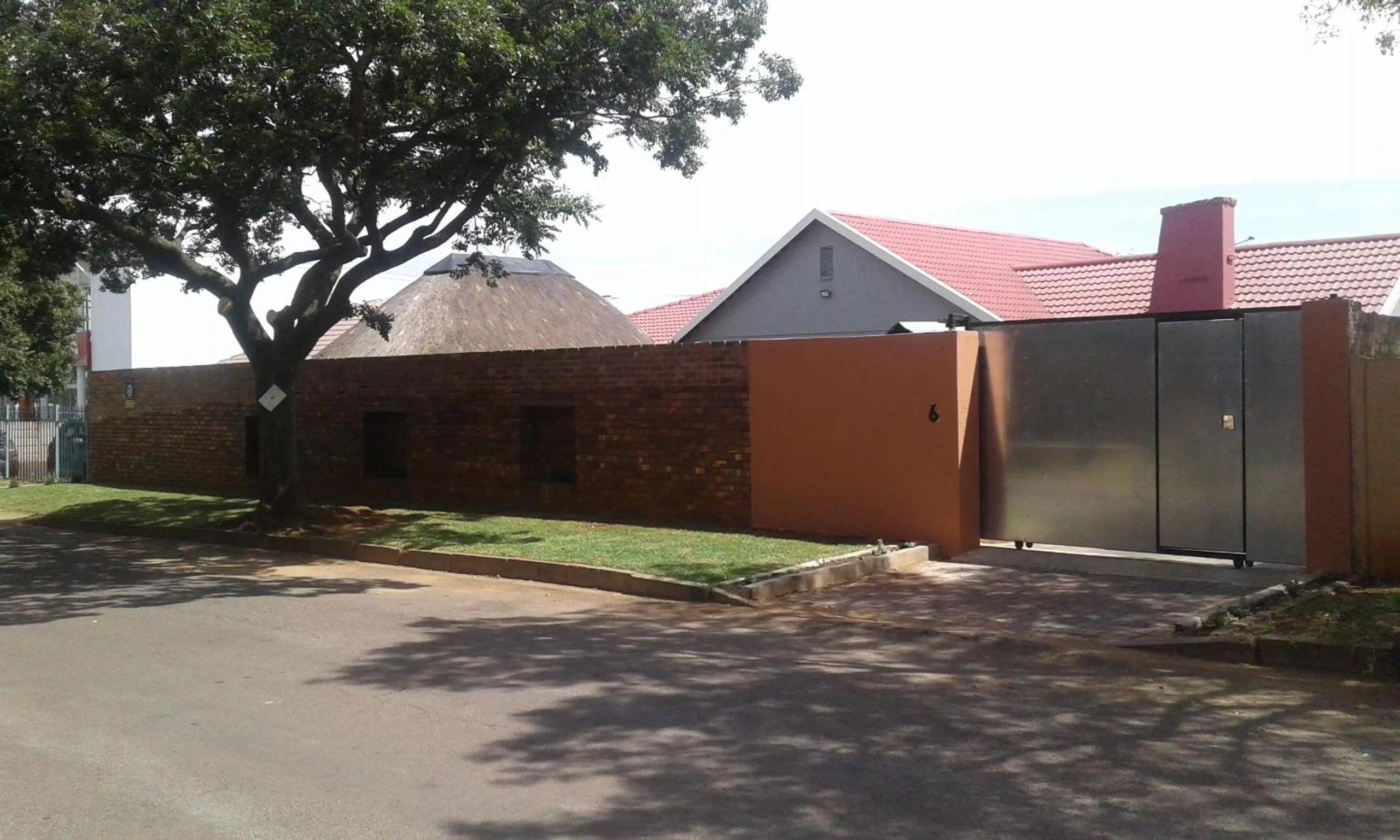 Facade/entrance in Acacia Guesthouse