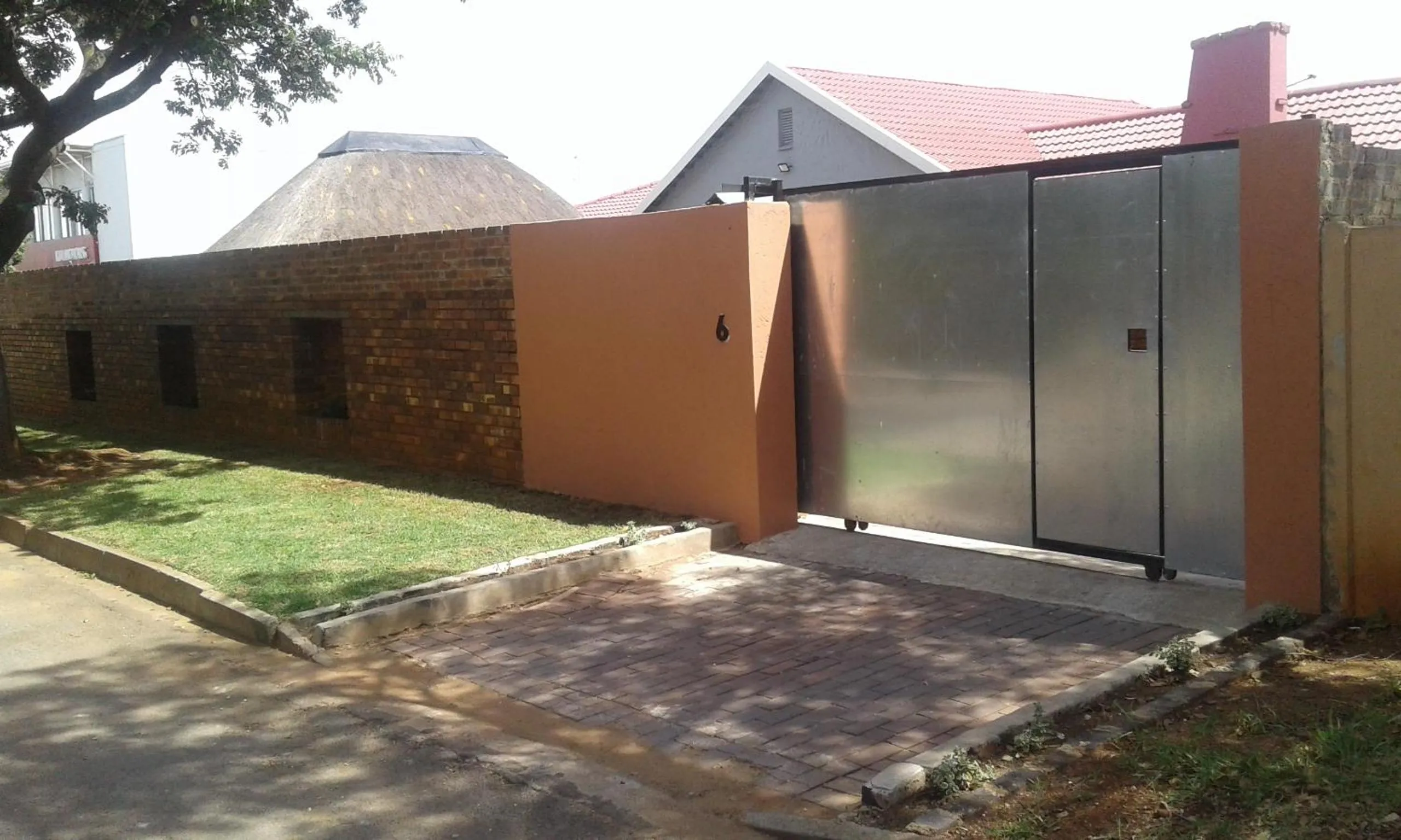 Facade/entrance in Acacia Guesthouse