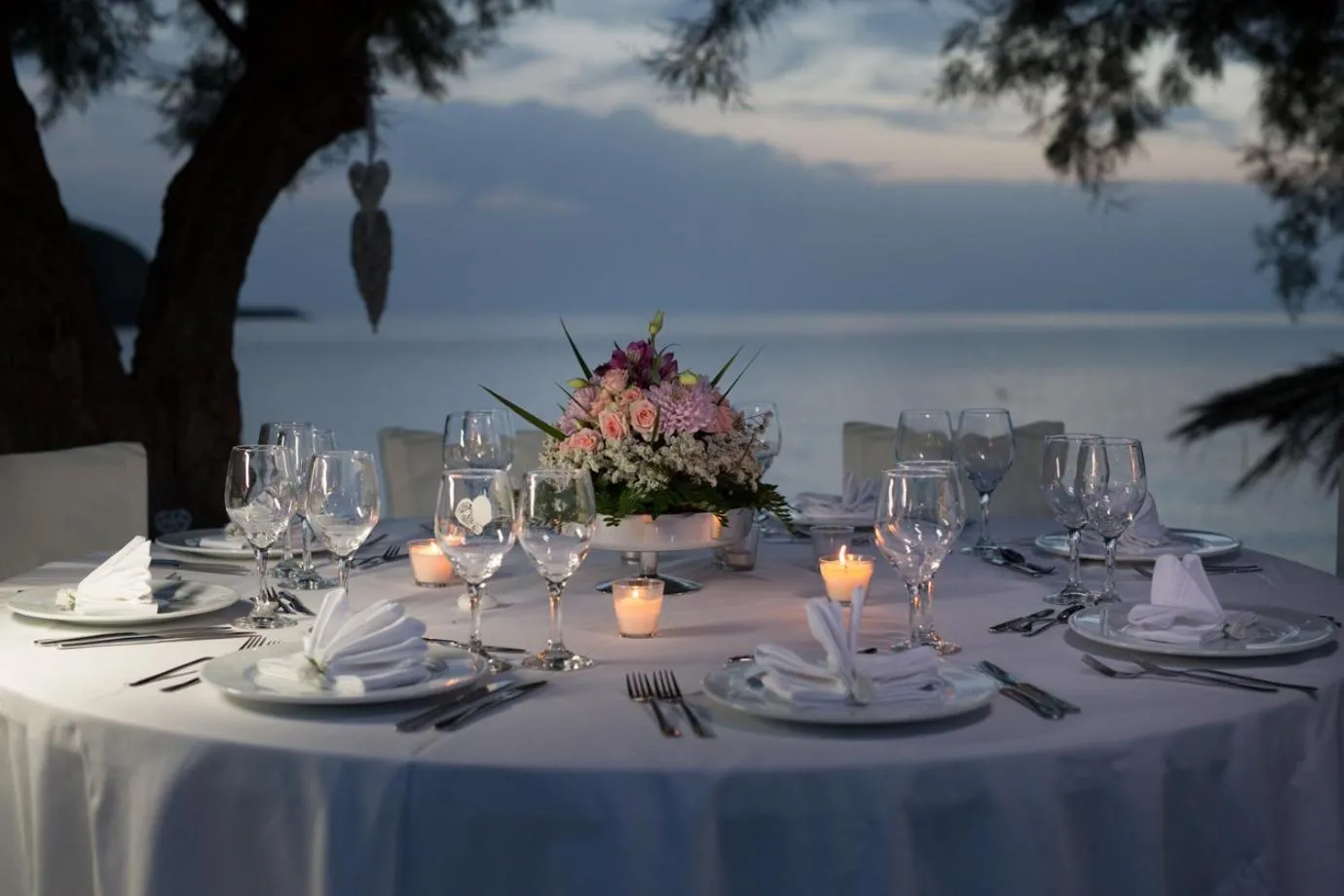 Restaurant/places to eat in Aphrodite Hotel