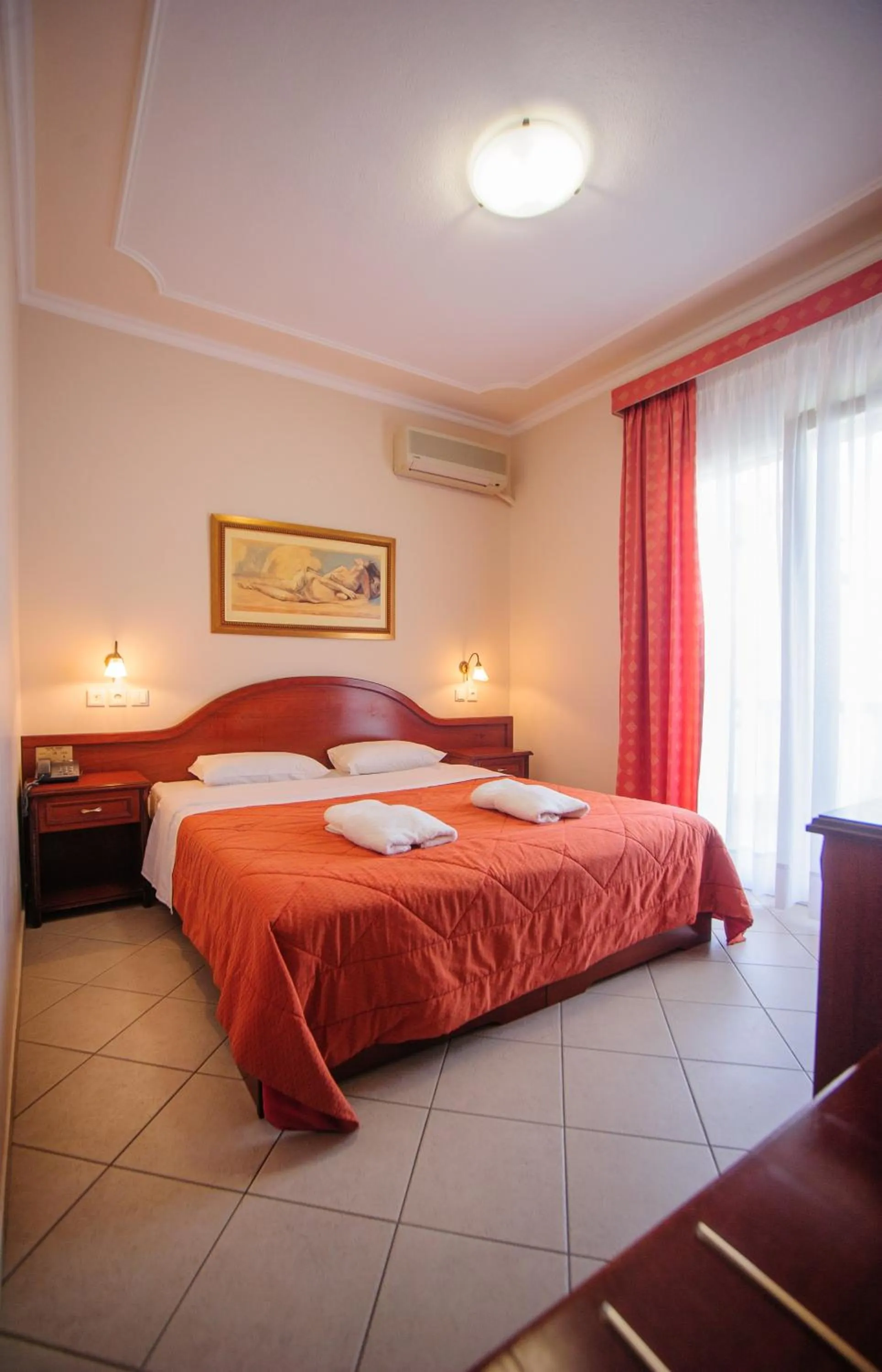 Photo of the whole room, Bed in Kalipso