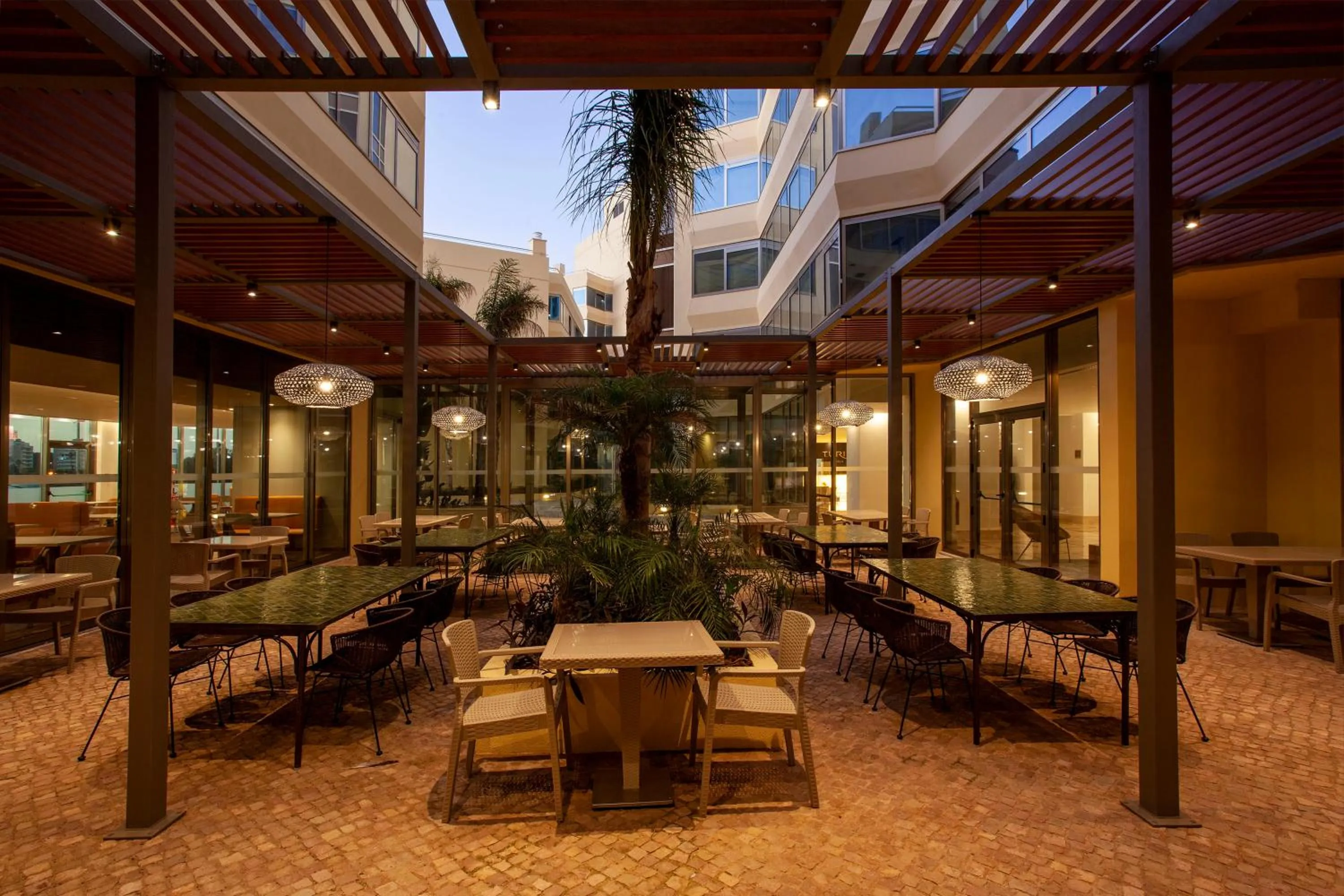 Restaurant/places to eat in TURIM Presidente Hotel
