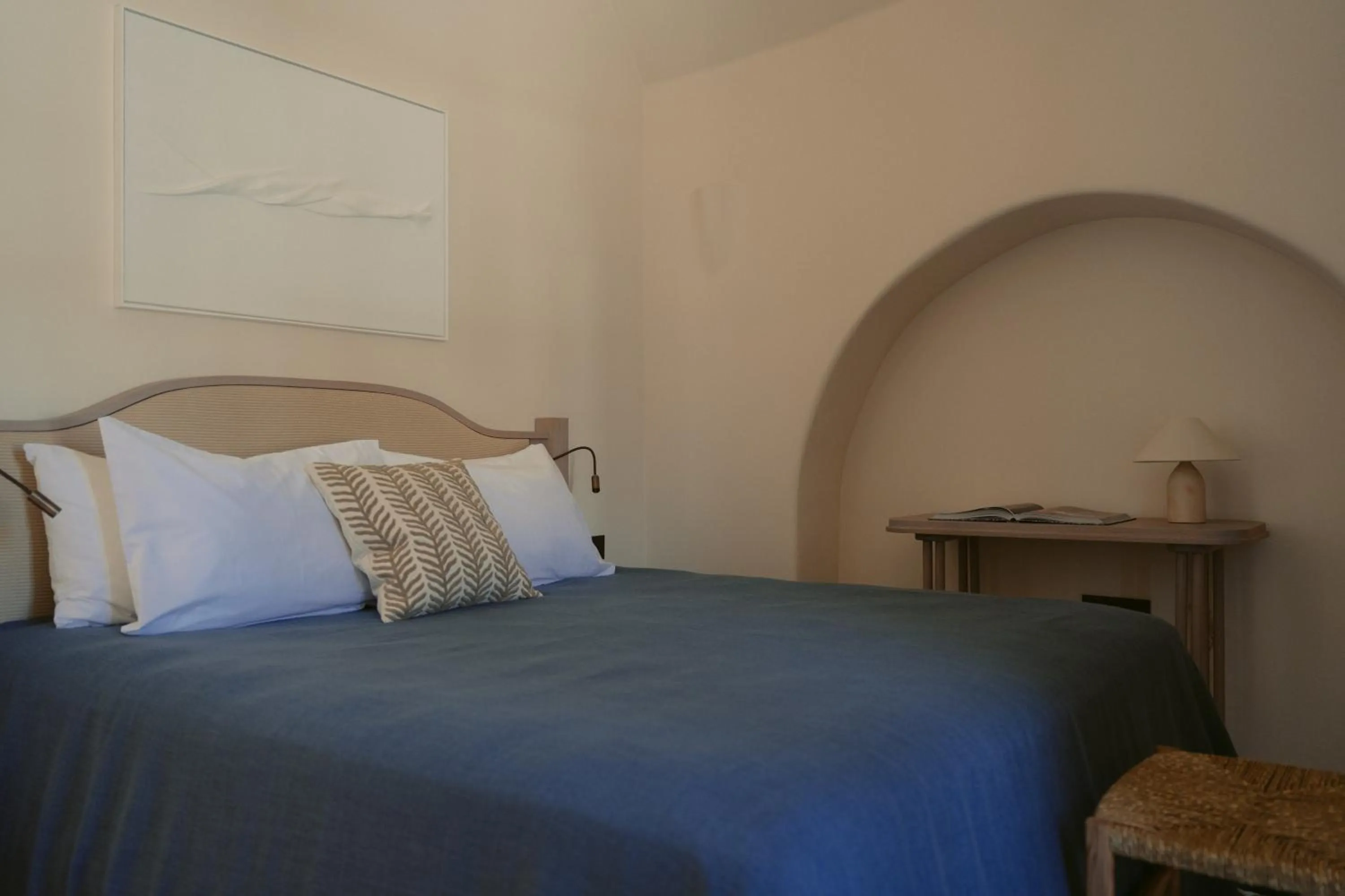 Bed in Black Rose Beach Suites