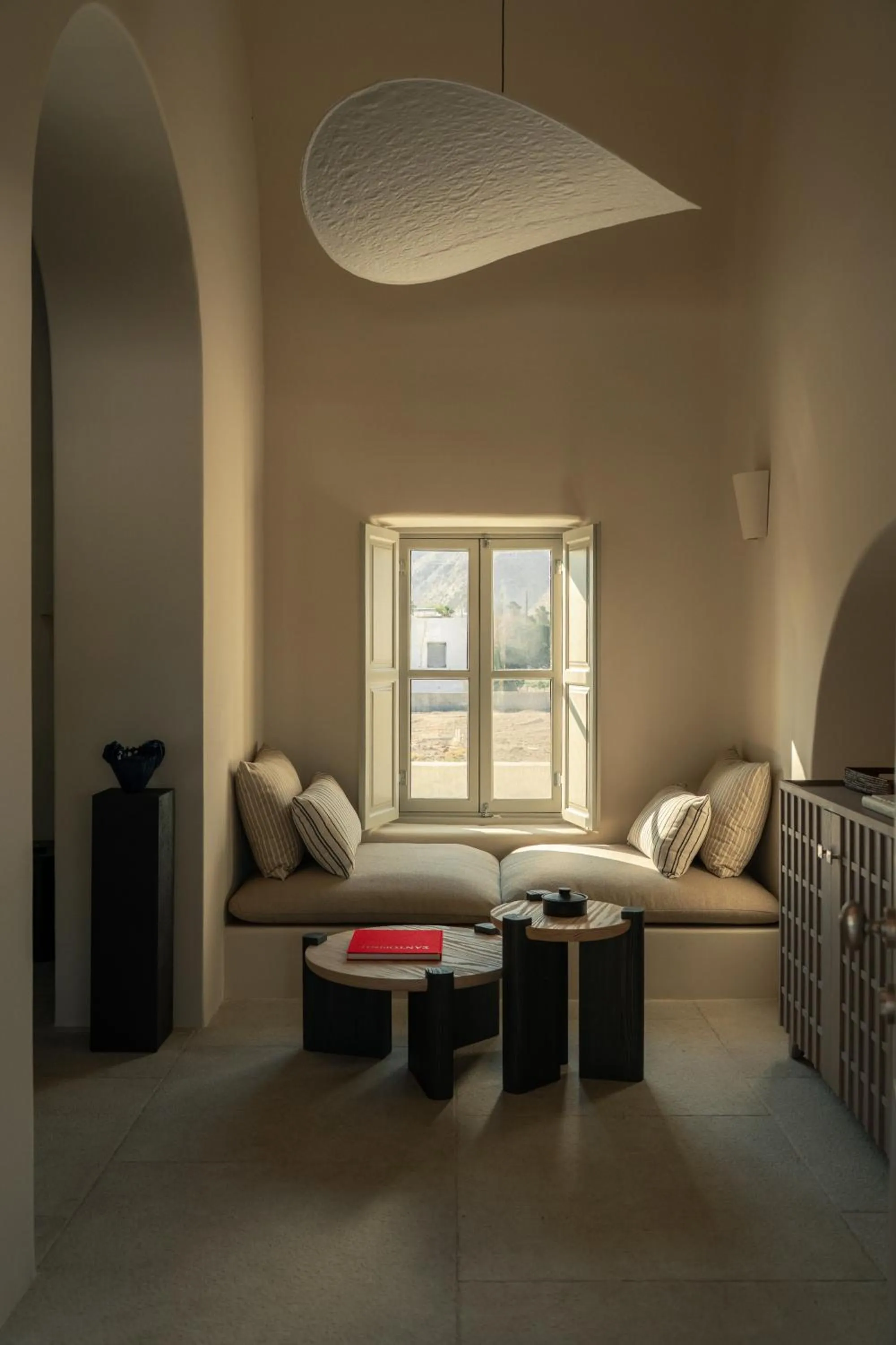 Living room in Black Rose Beach Suites