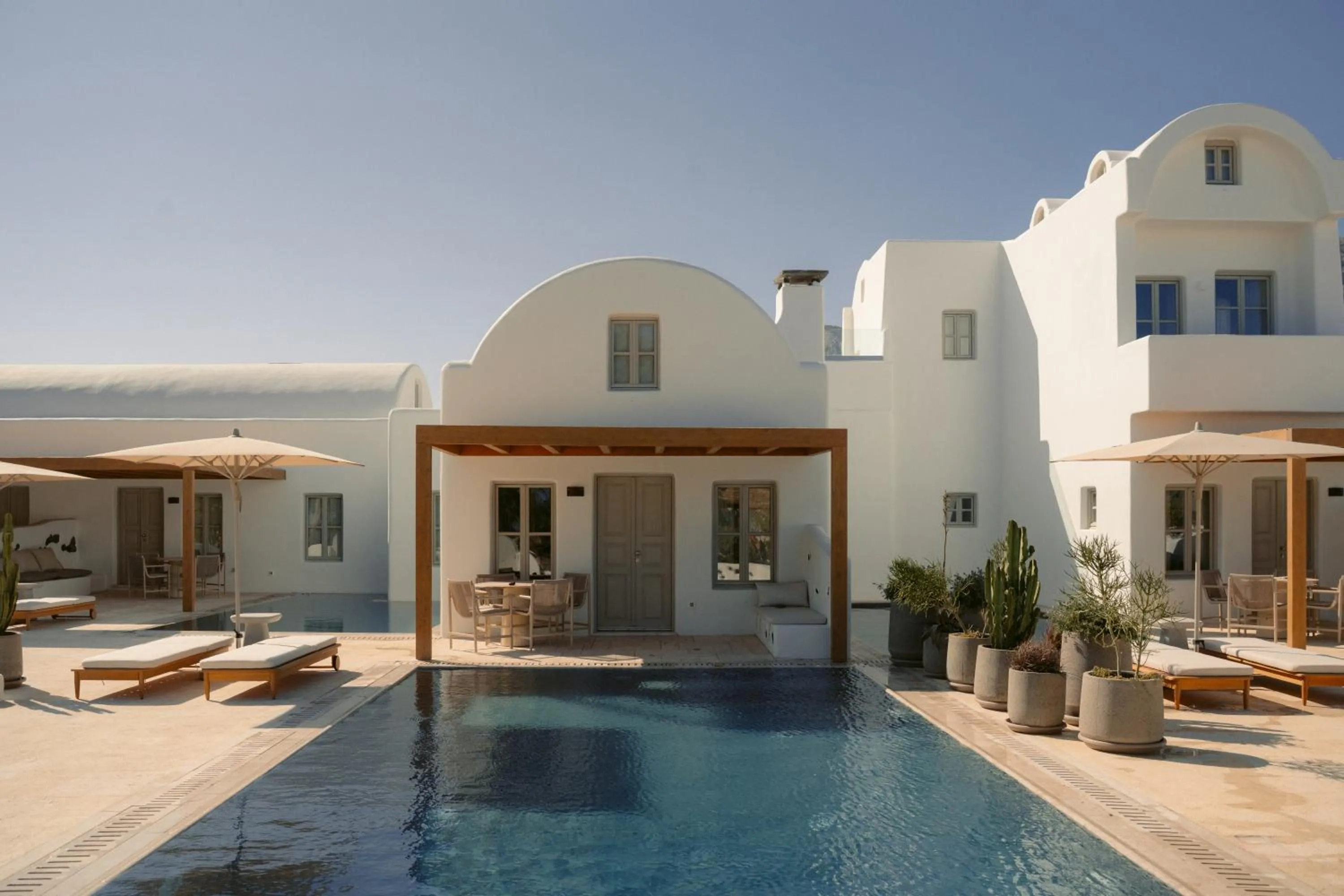 Property building in Black Rose Beach Suites