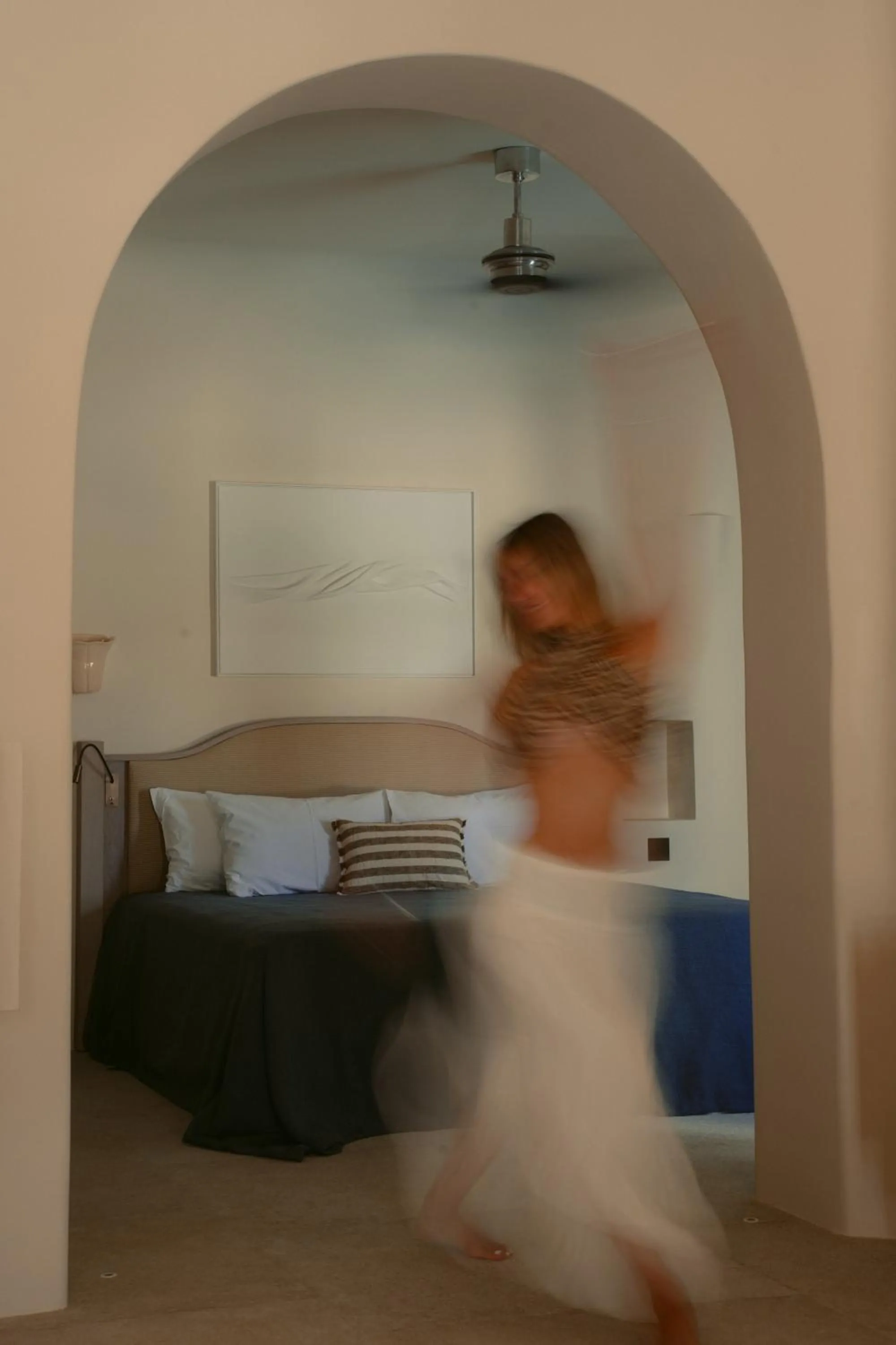 Bed in Black Rose Beach Suites