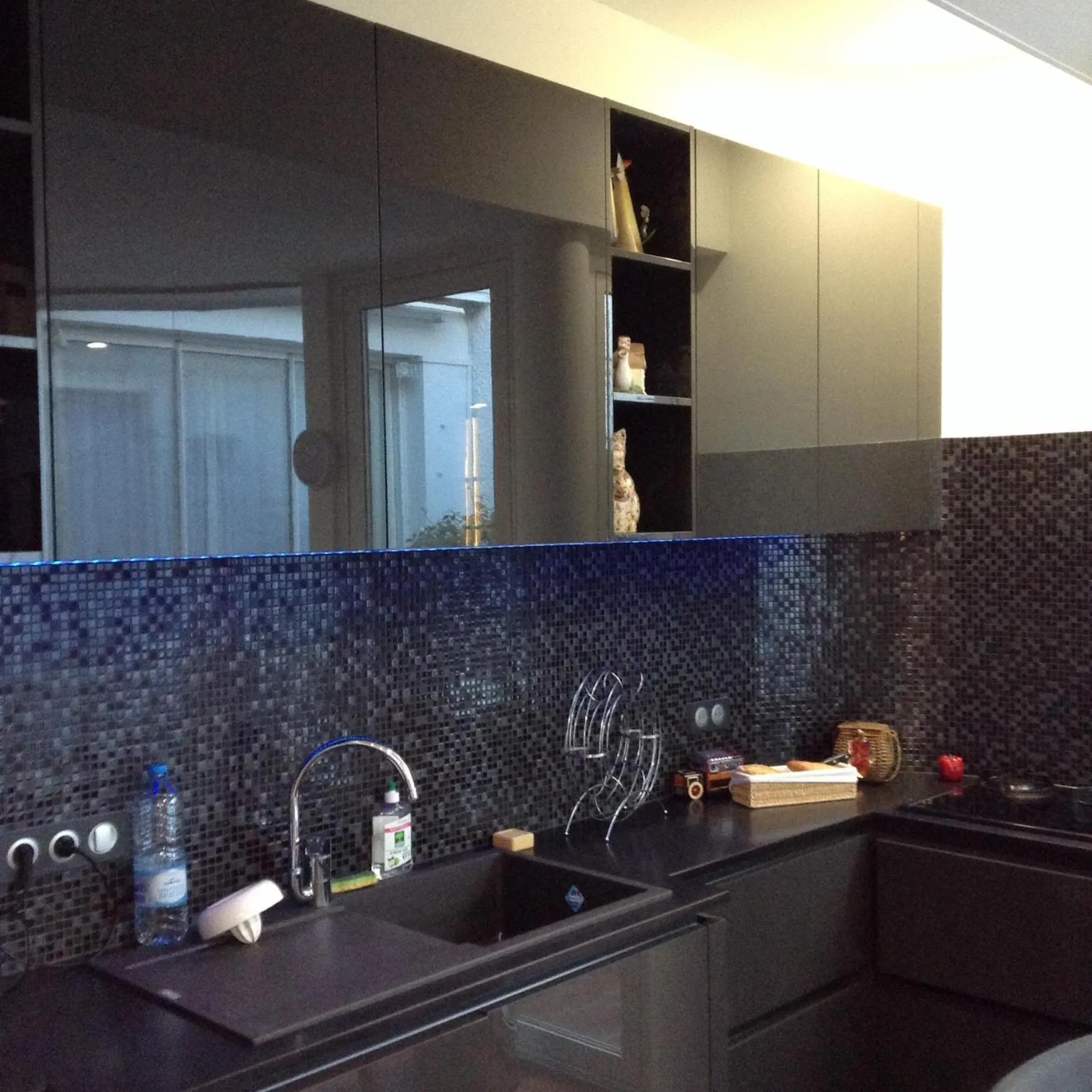 Kitchen or kitchenette in Maison d'hôtes Bordeaux Centre Le Patio de l'Intendance