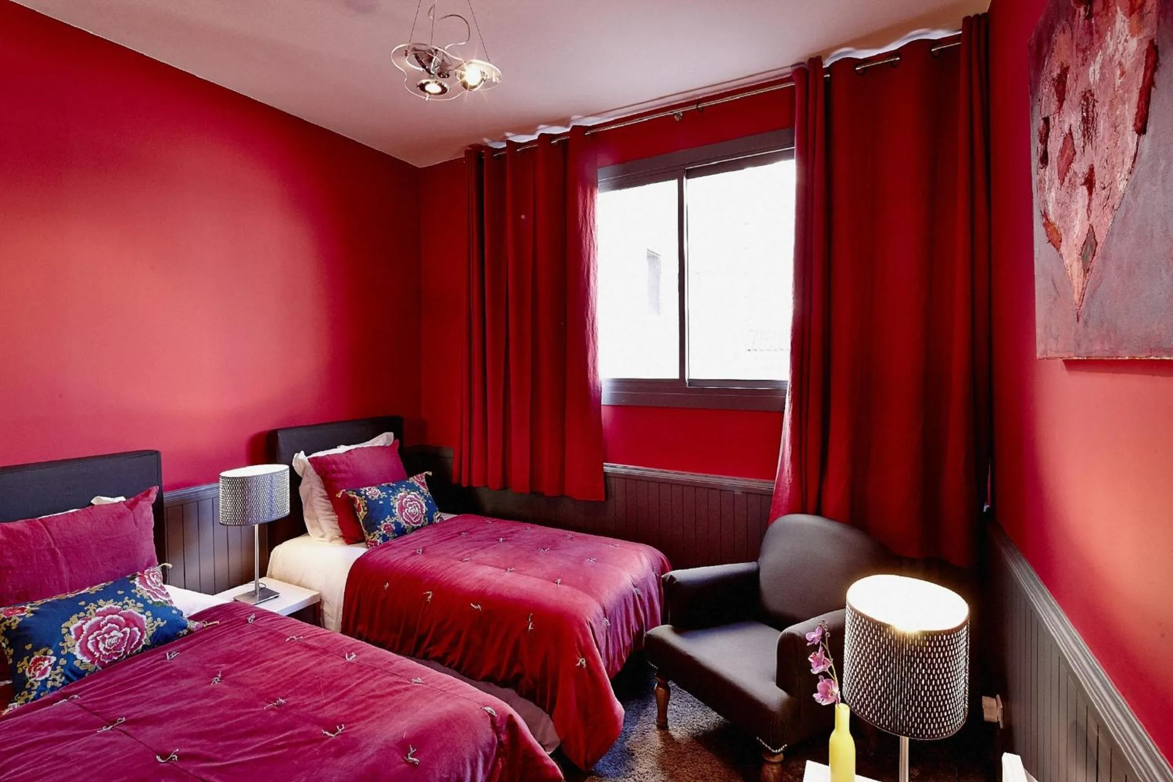 Photo of the whole room, Bed in Maison d'hôtes Bordeaux Centre Le Patio de l'Intendance