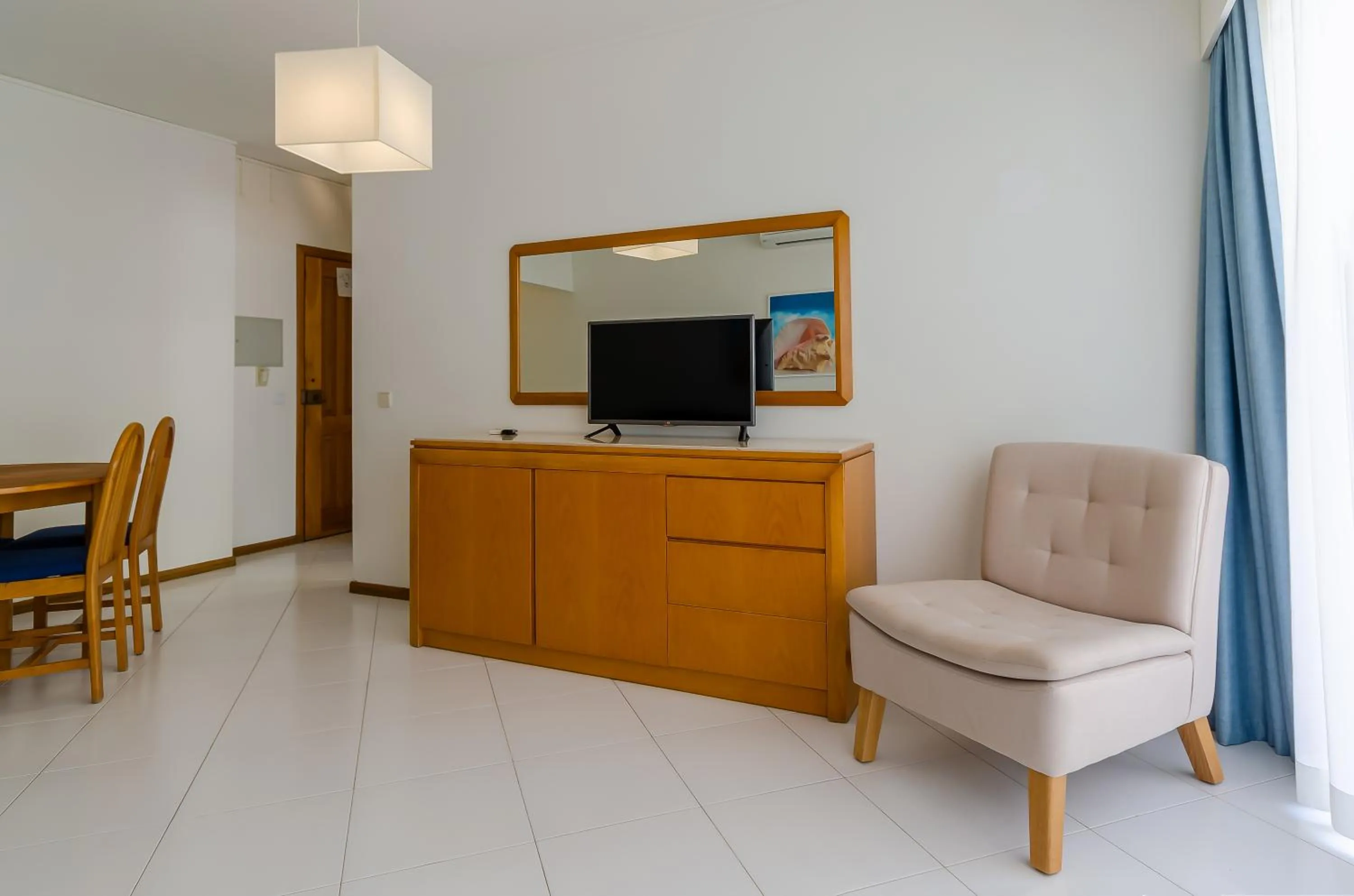 TV and multimedia in TURIM Algarve Mor Apartamentos Turísticos