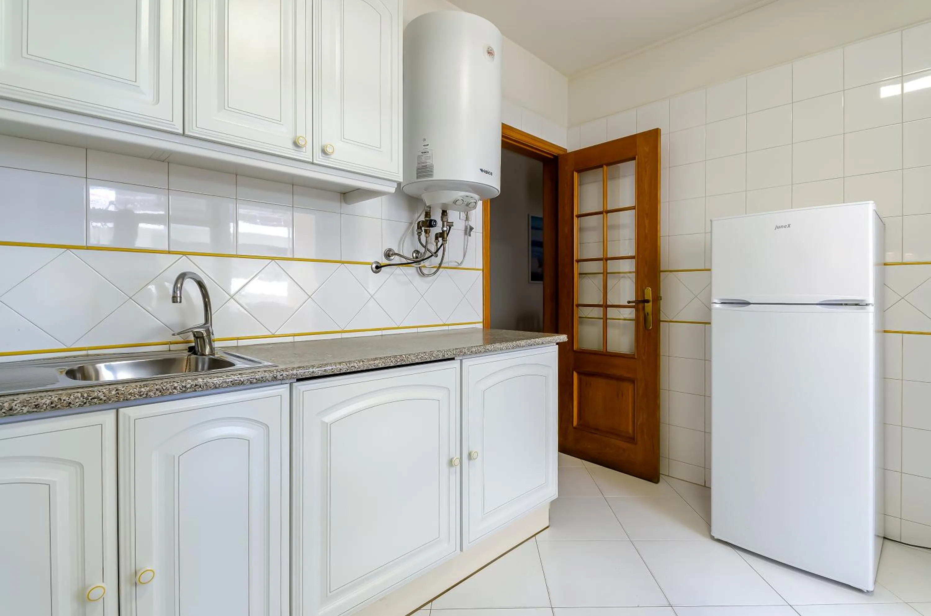 Kitchen or kitchenette in TURIM Algarve Mor Apartamentos Turísticos