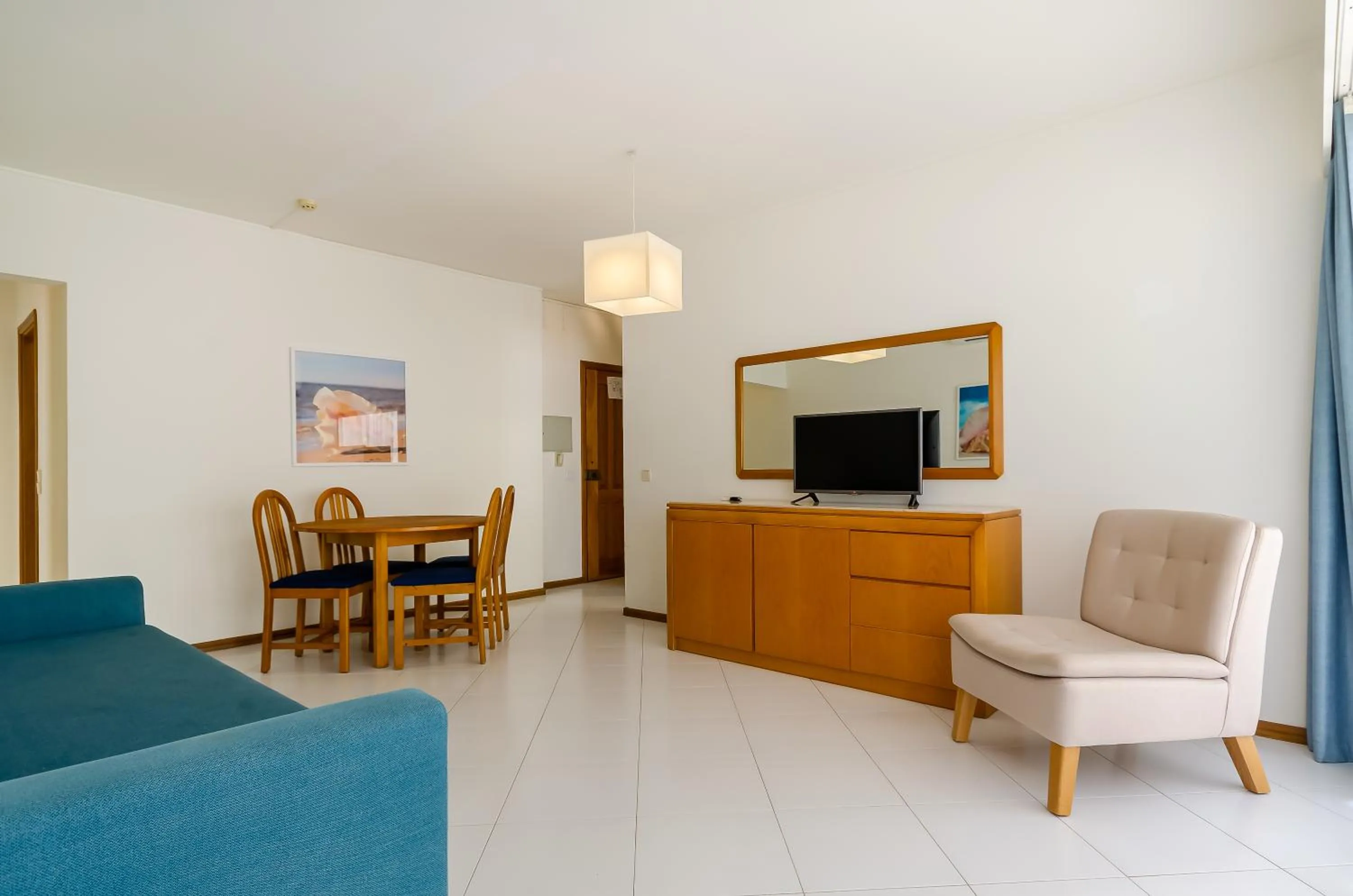 TV and multimedia in TURIM Algarve Mor Apartamentos Turísticos