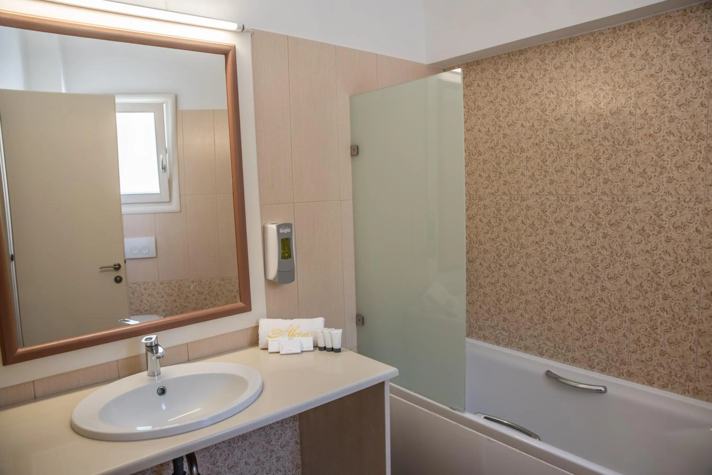 Bathroom in Alma Hotel