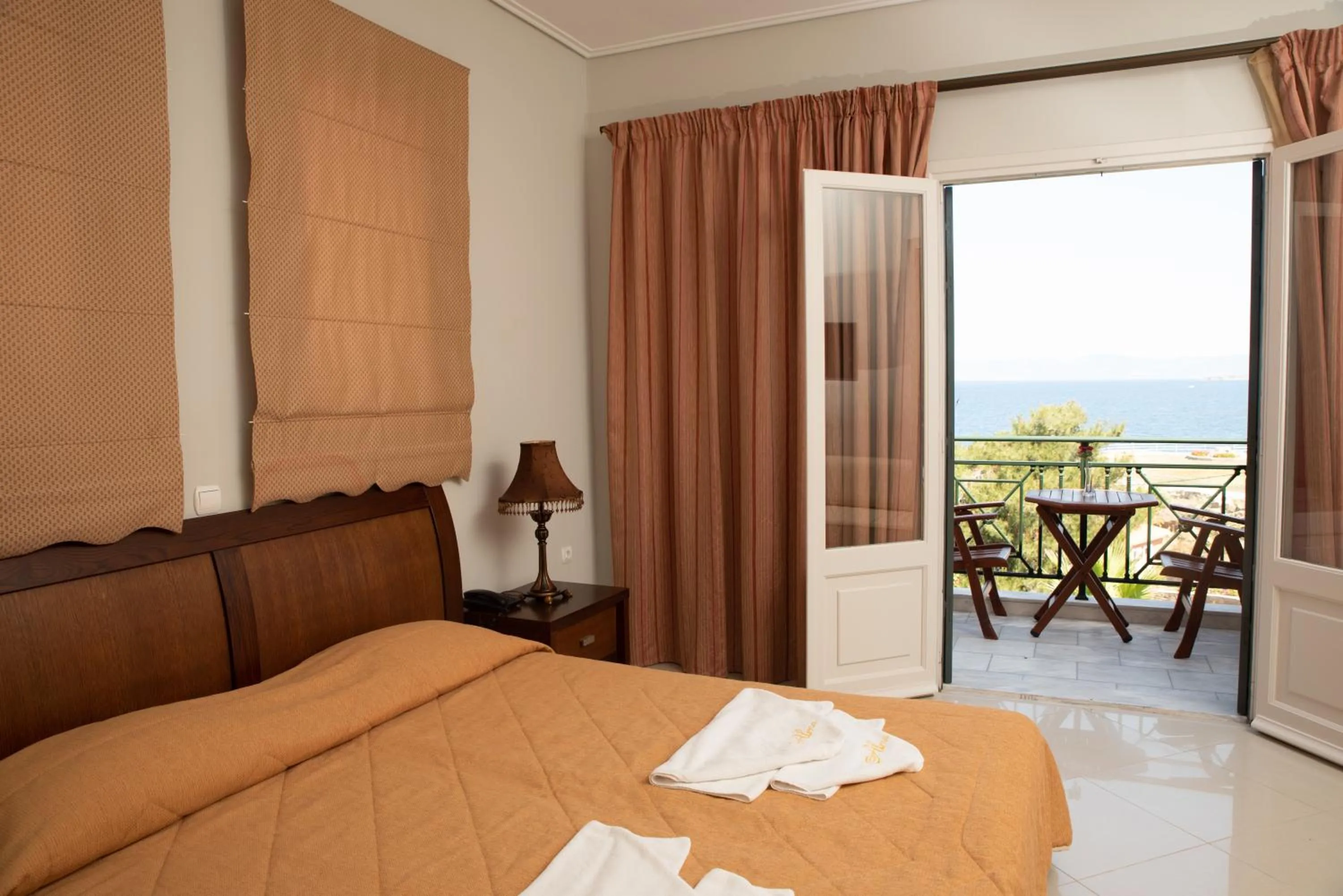 Photo of the whole room, Bed in Alma Hotel