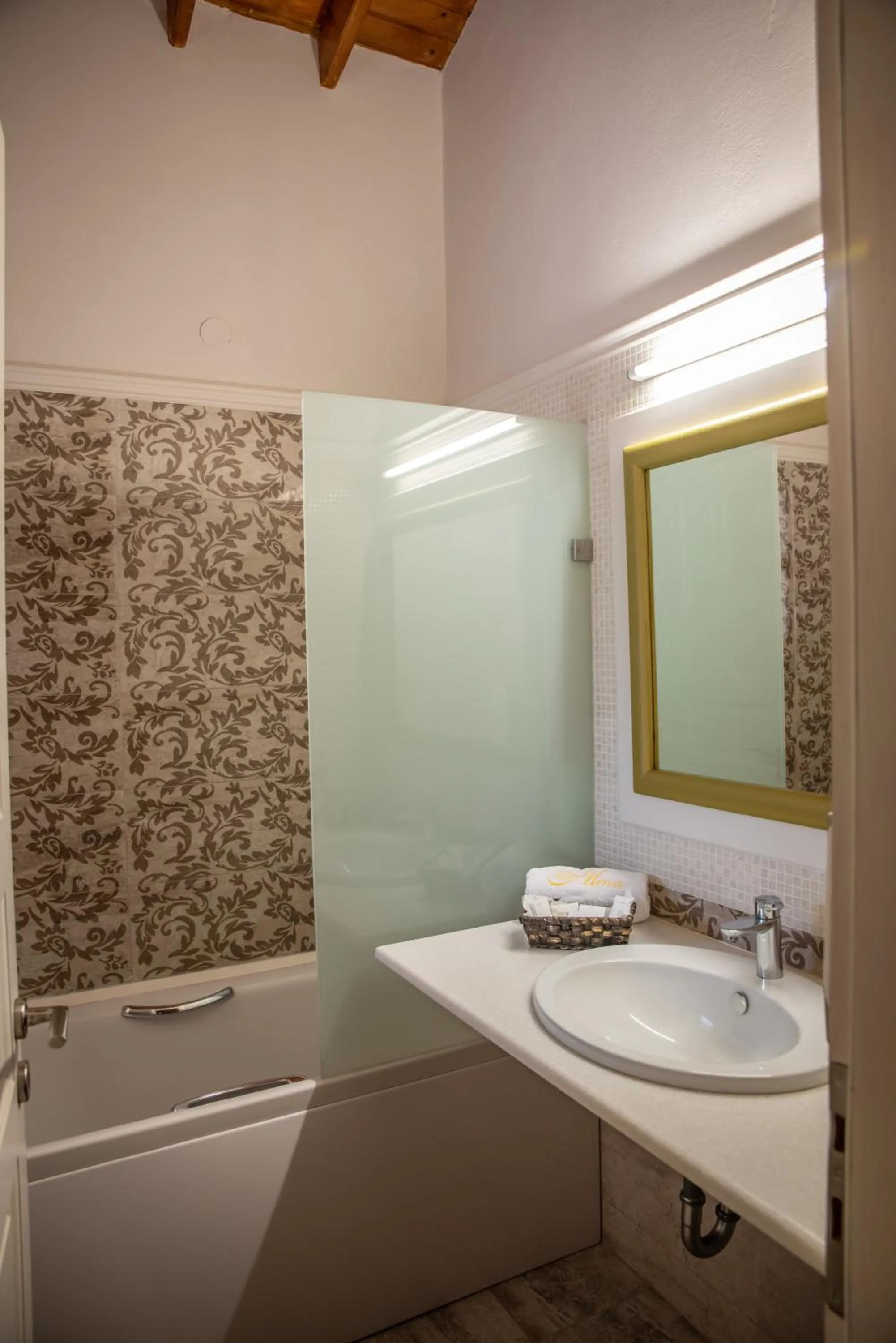 Bathroom in Alma Hotel