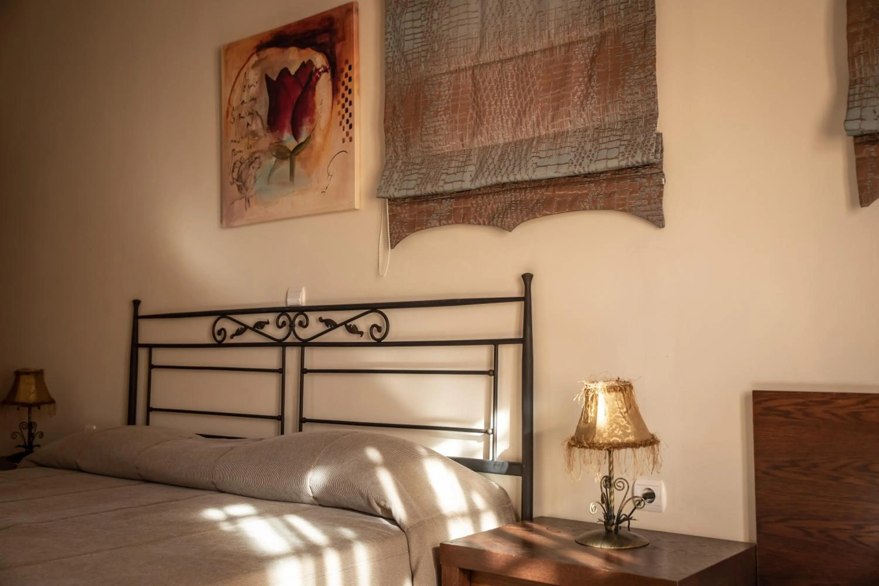 Photo of the whole room, Bed in Alma Hotel