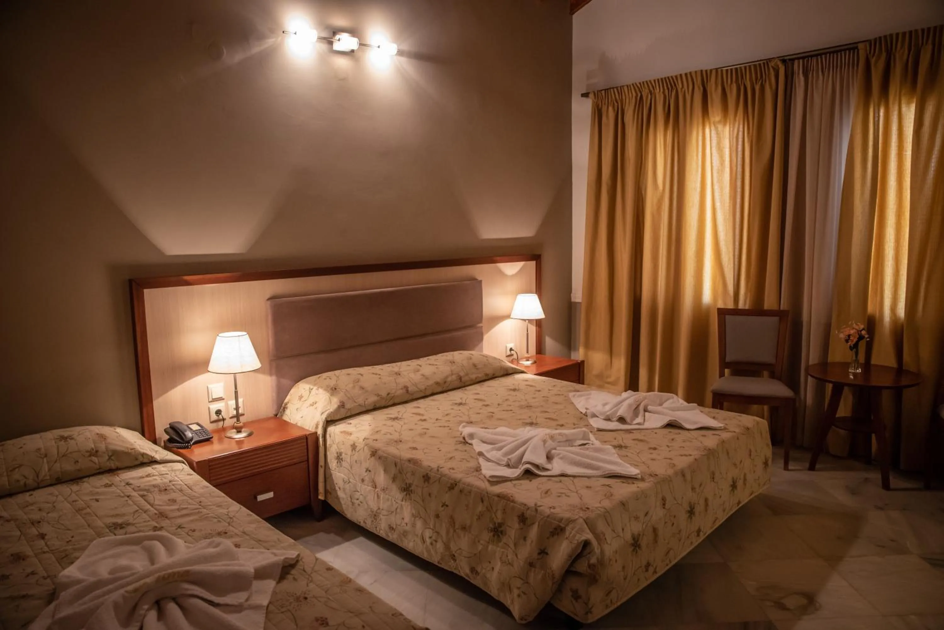 Photo of the whole room, Bed in Alma Hotel