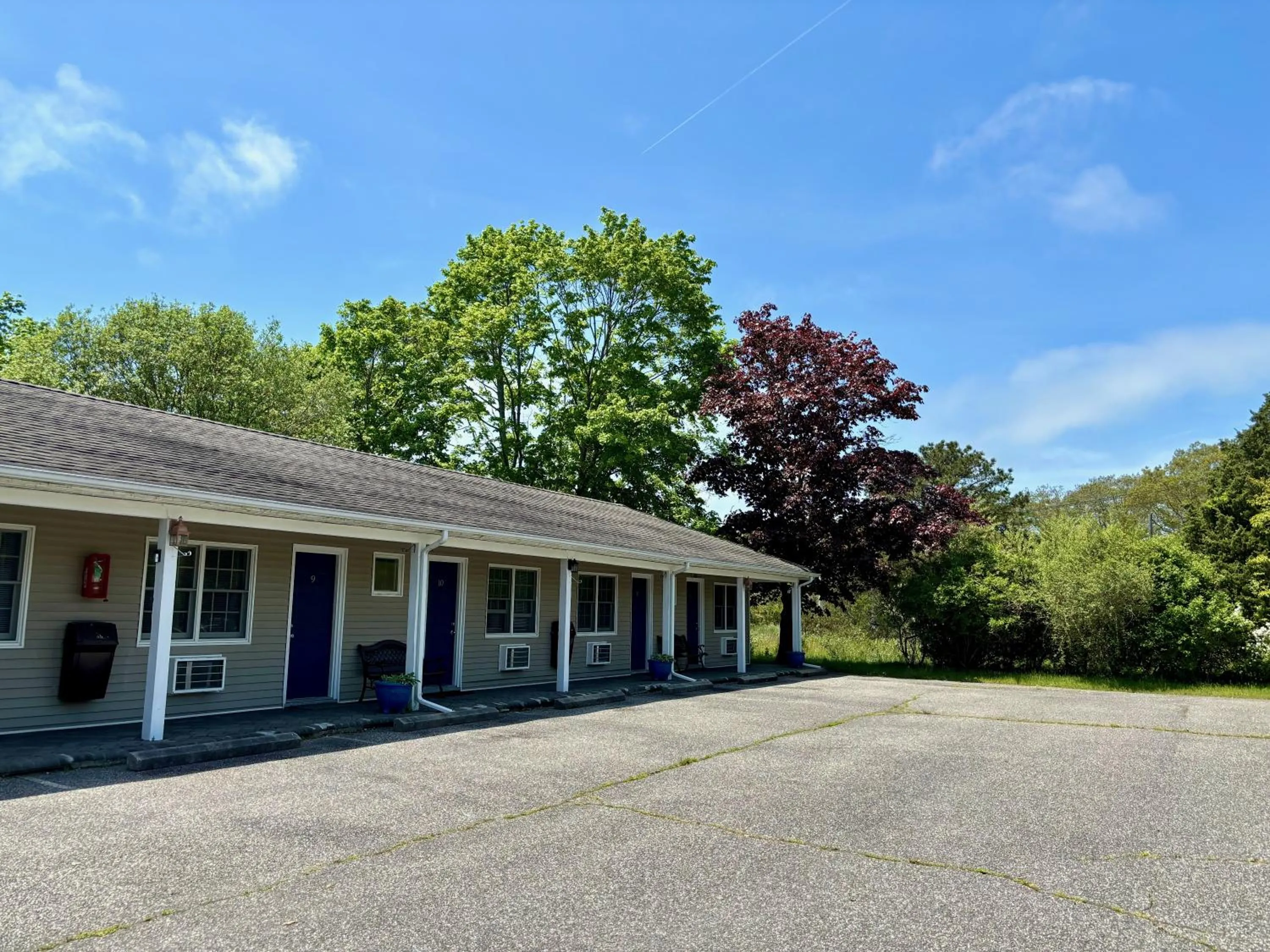 Property building in Westhampton Seabreeze Motel
