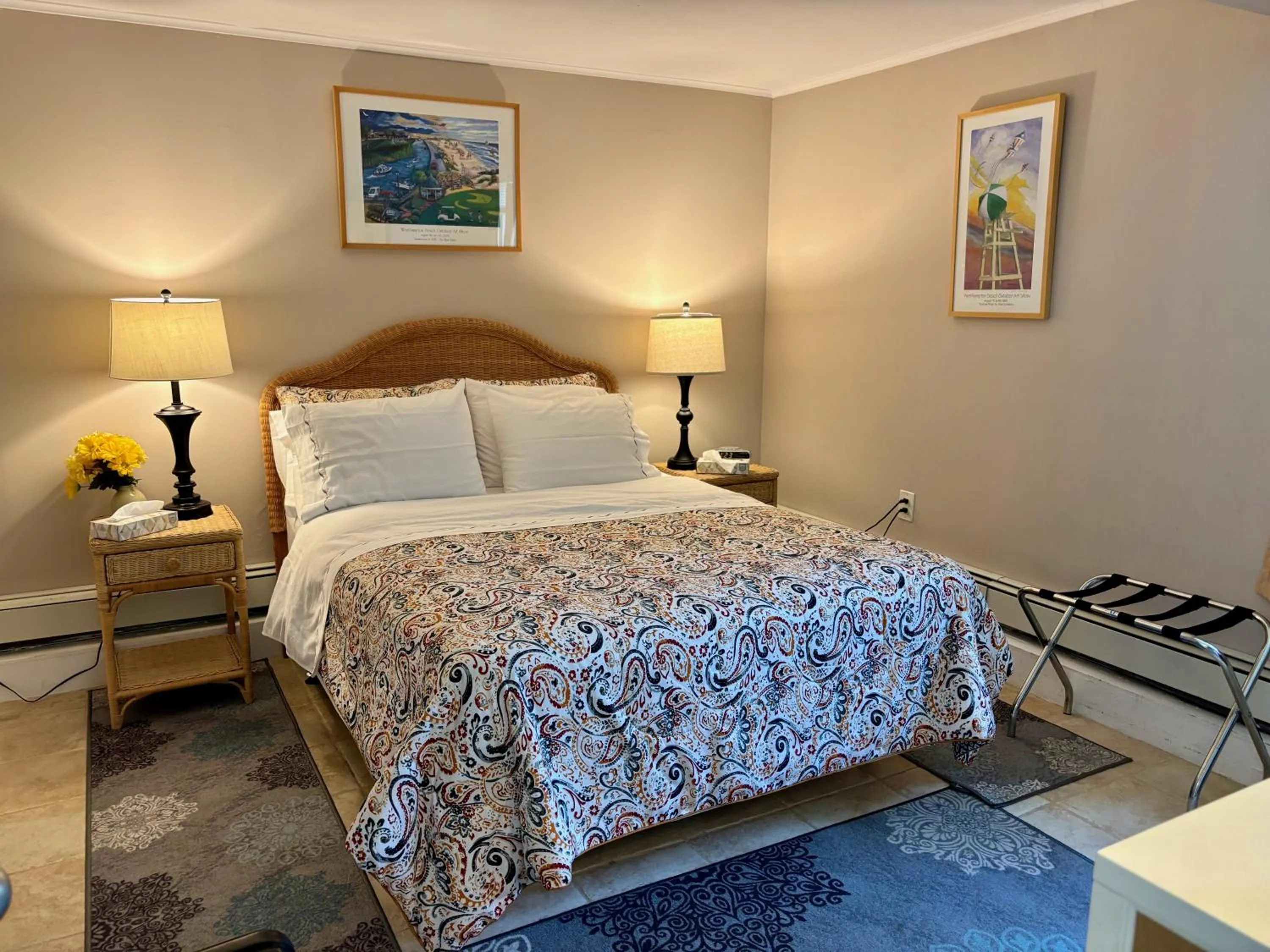 Bed in Westhampton Seabreeze Motel