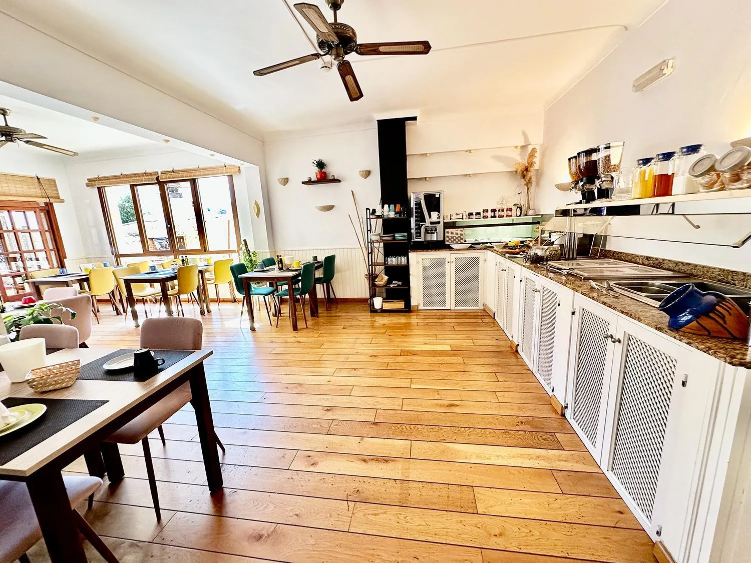 Dining area in Hotel Marbel