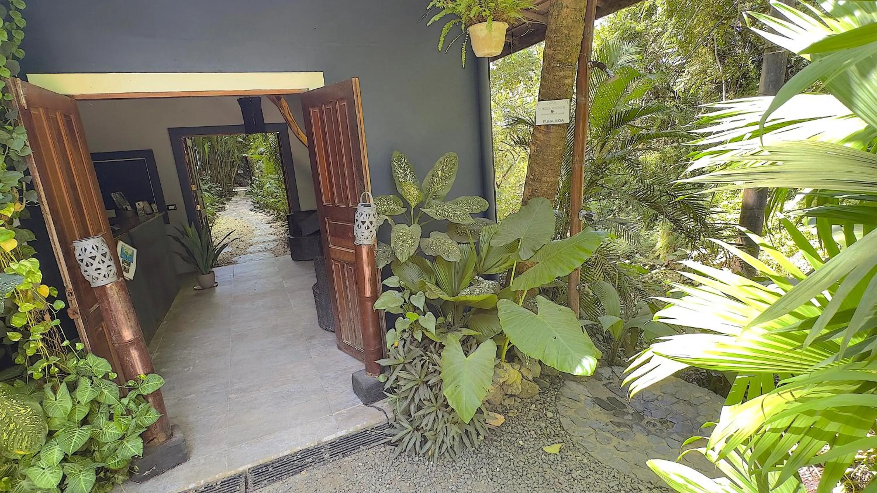 Shower in Canaima Chill House