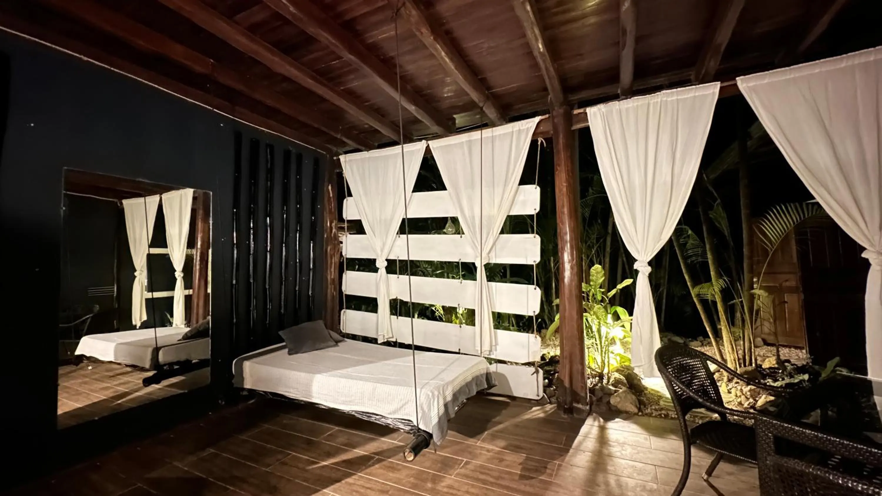 Balcony/Terrace, Bed in Canaima Chill House