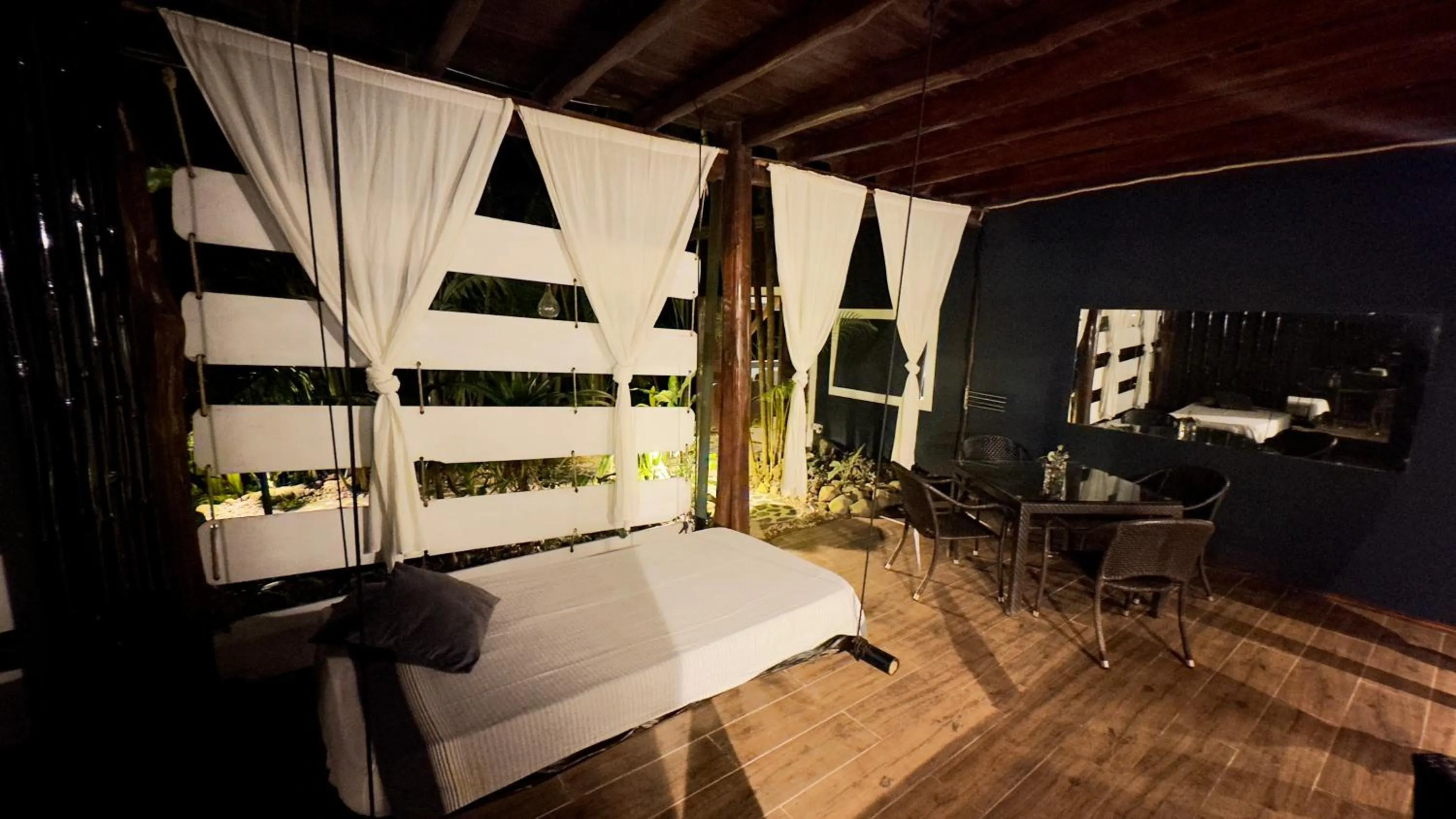 Balcony/Terrace, Bed in Canaima Chill House