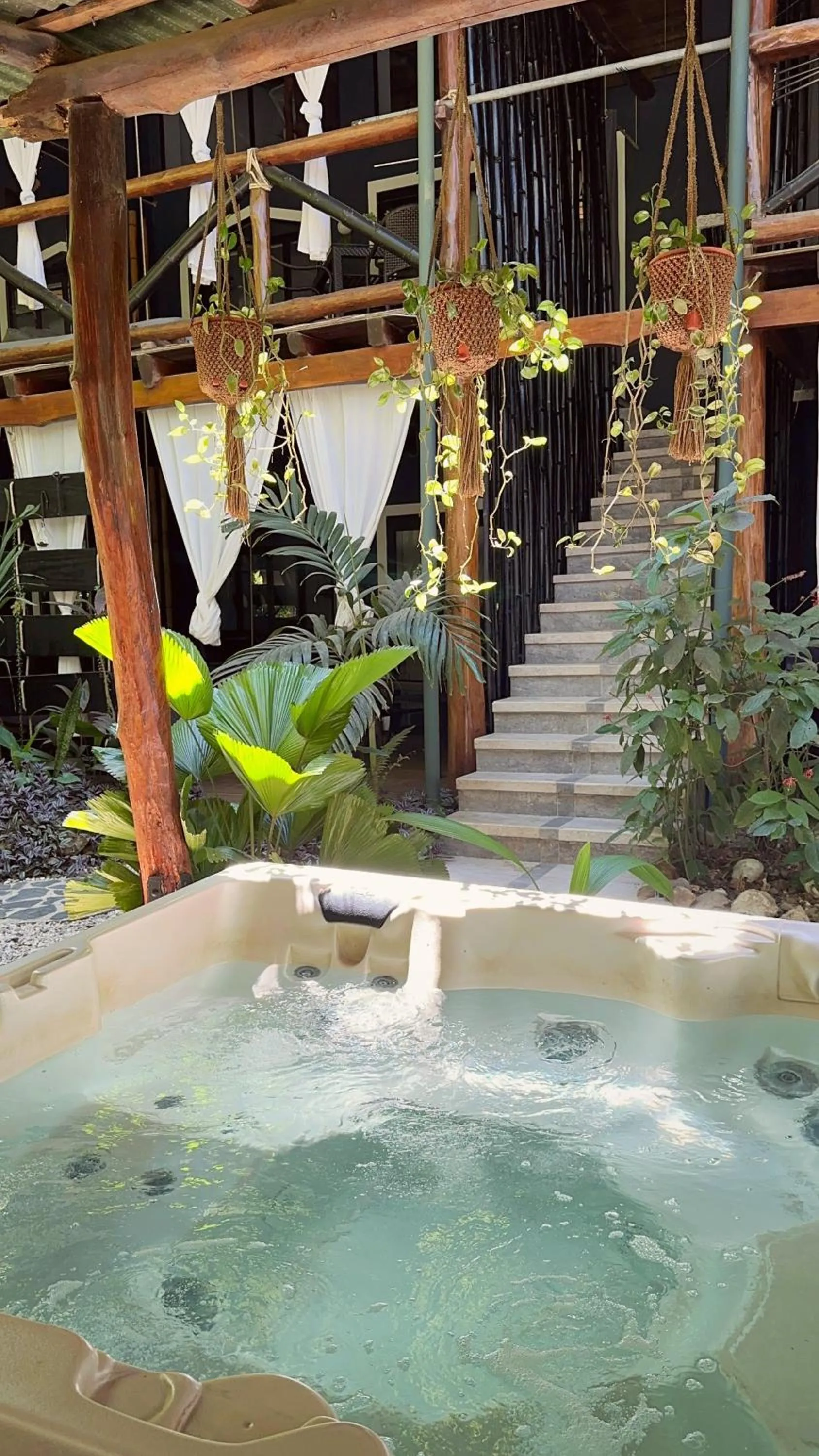 Hot Tub in Canaima Chill House