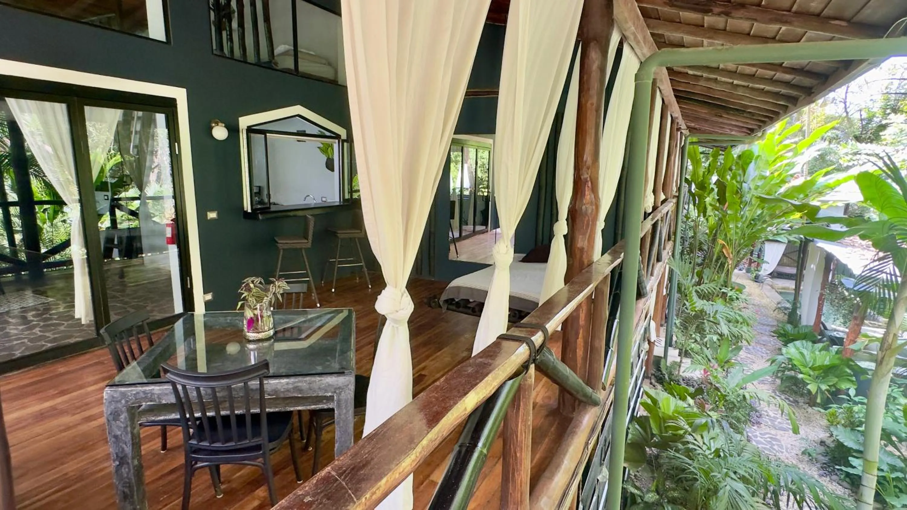 Dining area in Canaima Chill House