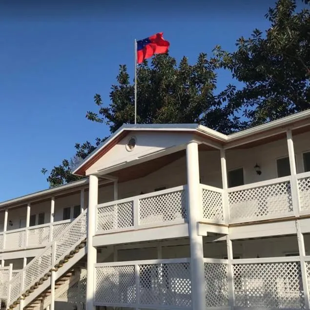Facade/entrance in The White House Hotel