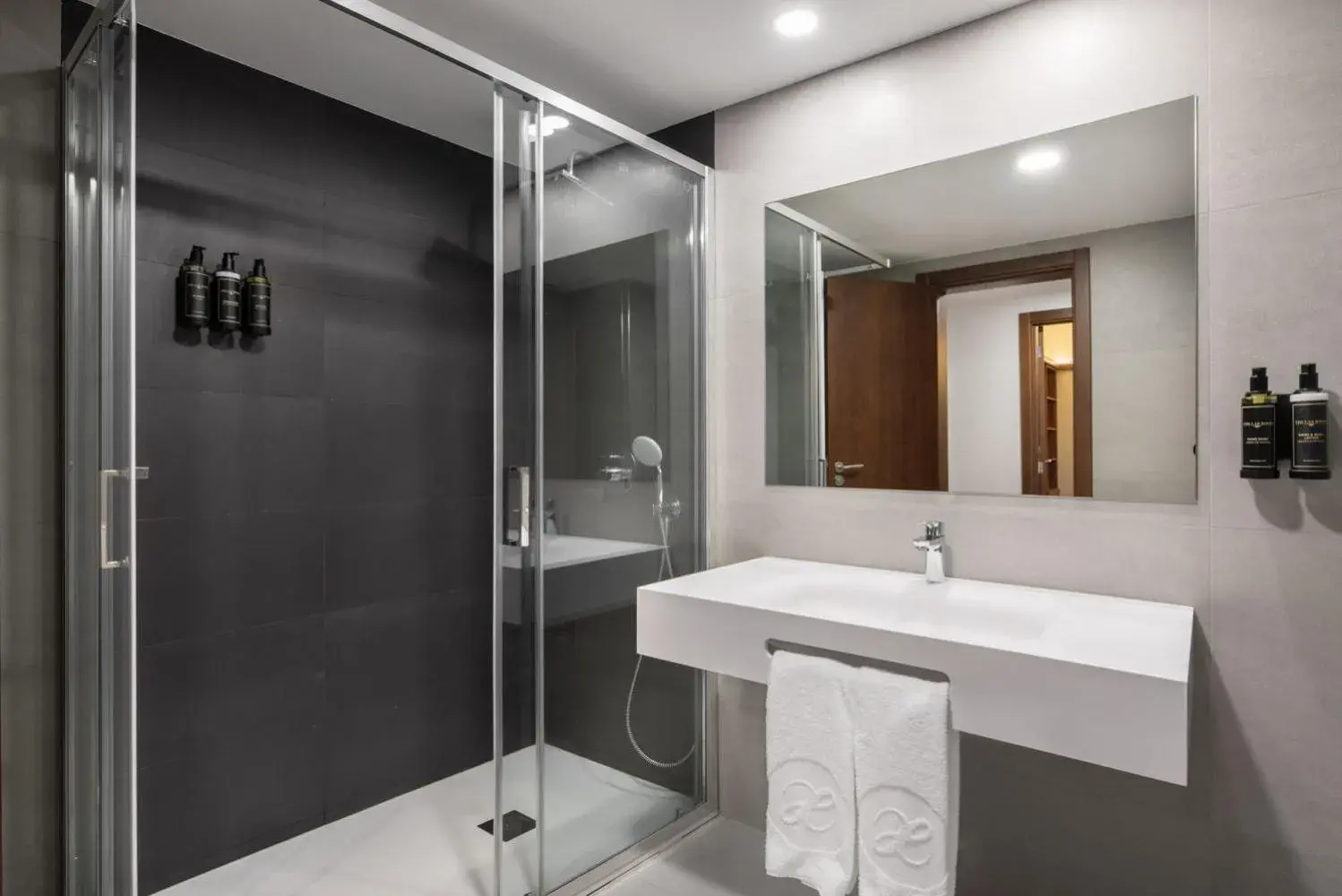 Family Suite (2 Adults + 2 Children) ( free Parking ) in Exe São Lázaro Family Suite (2 Adults + 2 Children) ( free Parking ) in Exe São Lázaro