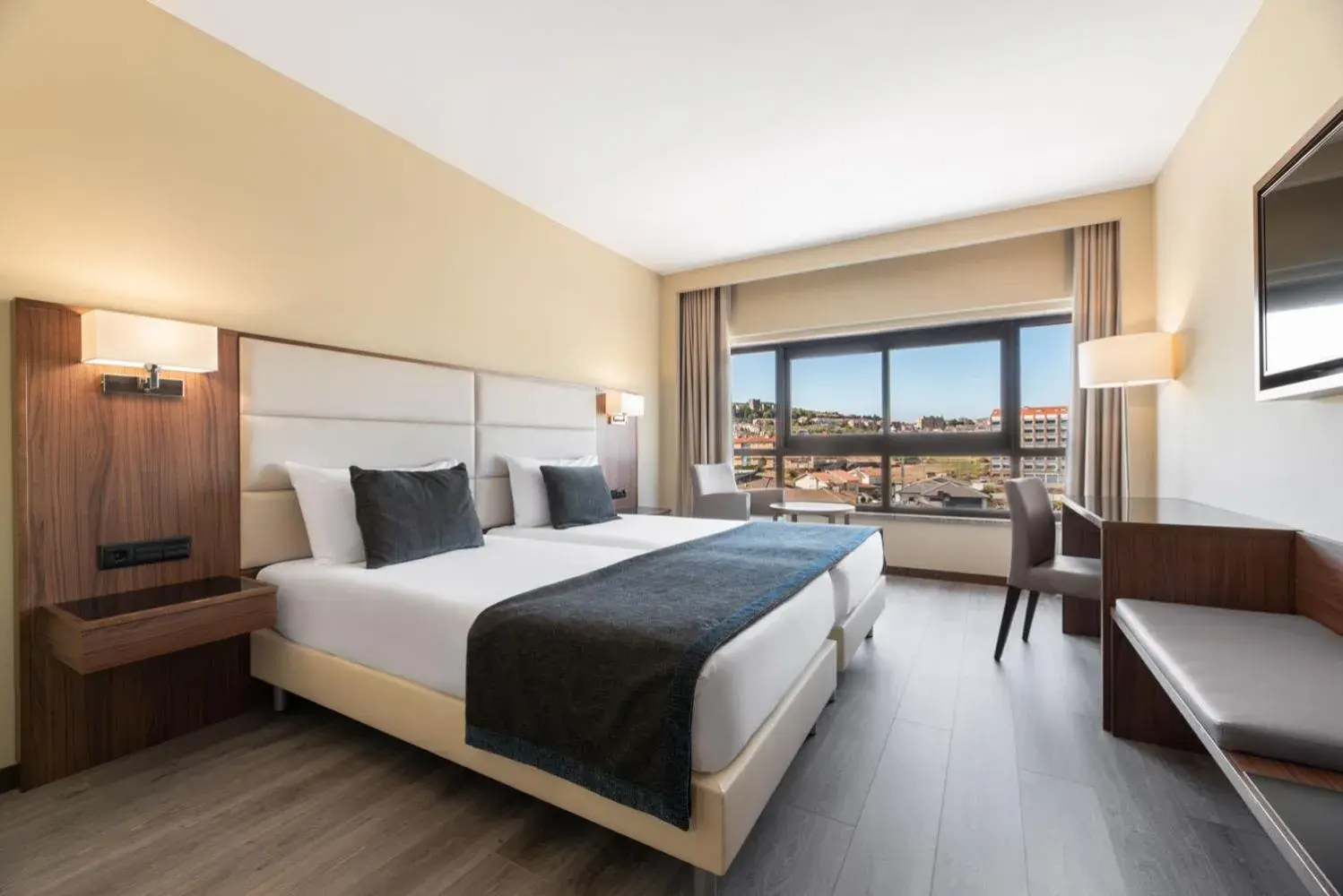 Twin Room with Castle View ( free Parking ) in Exe São Lázaro Twin Room with Castle View ( free Parking ) in Exe São Lázaro