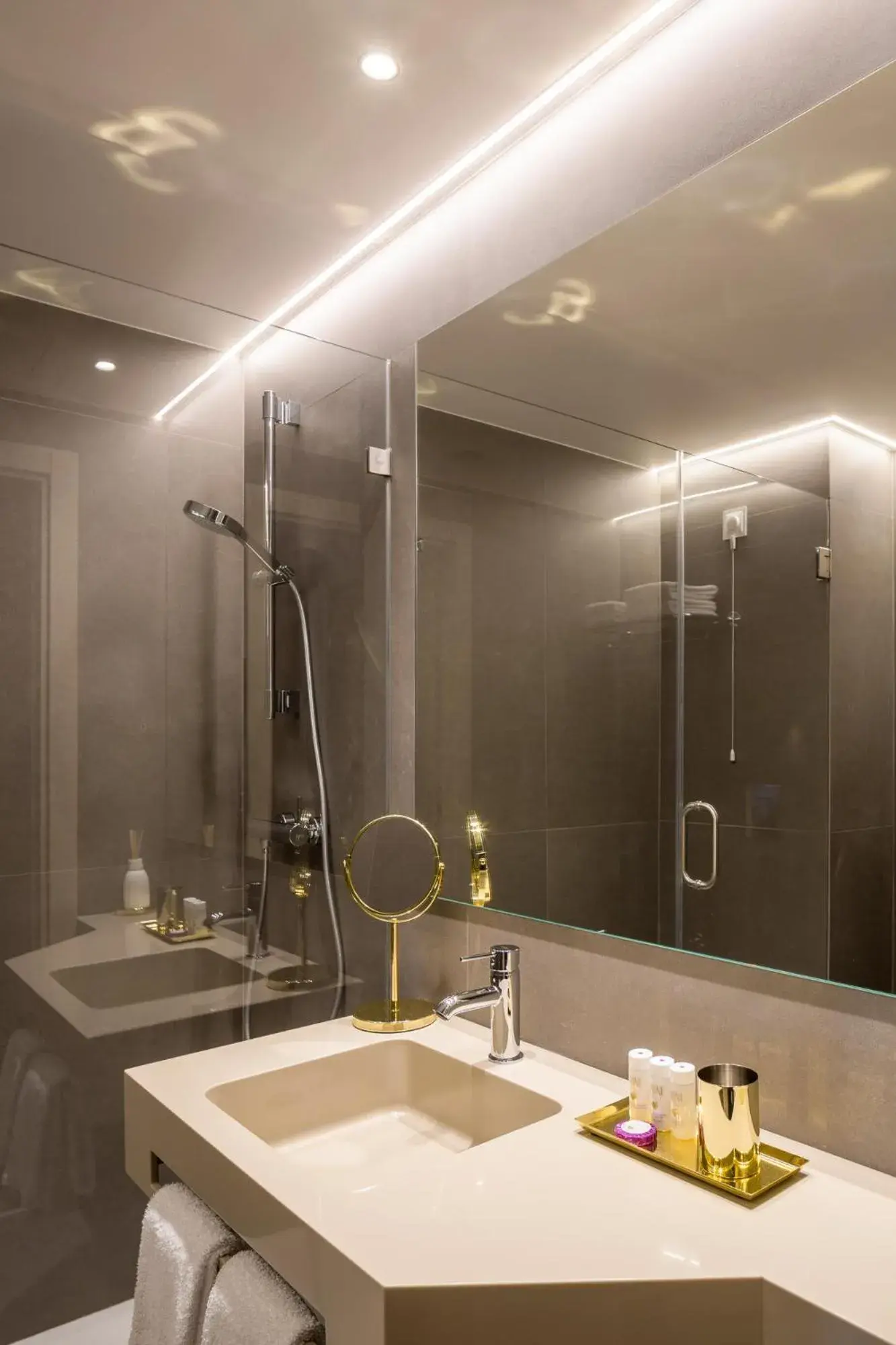 Deluxe Twin Room in Hotel Estrela De Fatima Deluxe Twin Room in Hotel Estrela De Fatima