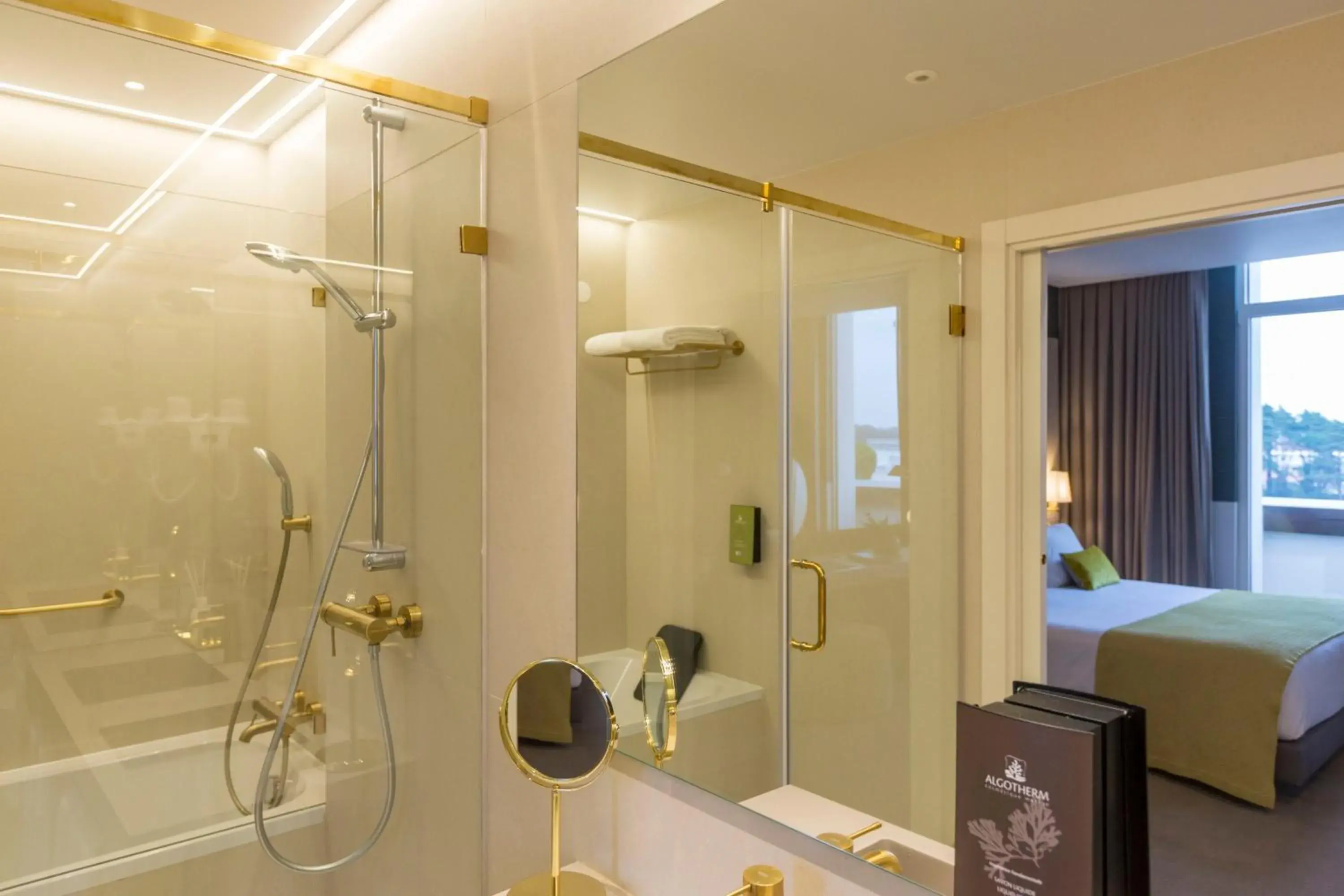 Bathroom, Bed in Hotel Estrela De Fatima Bathroom, Bed in Hotel Estrela De Fatima