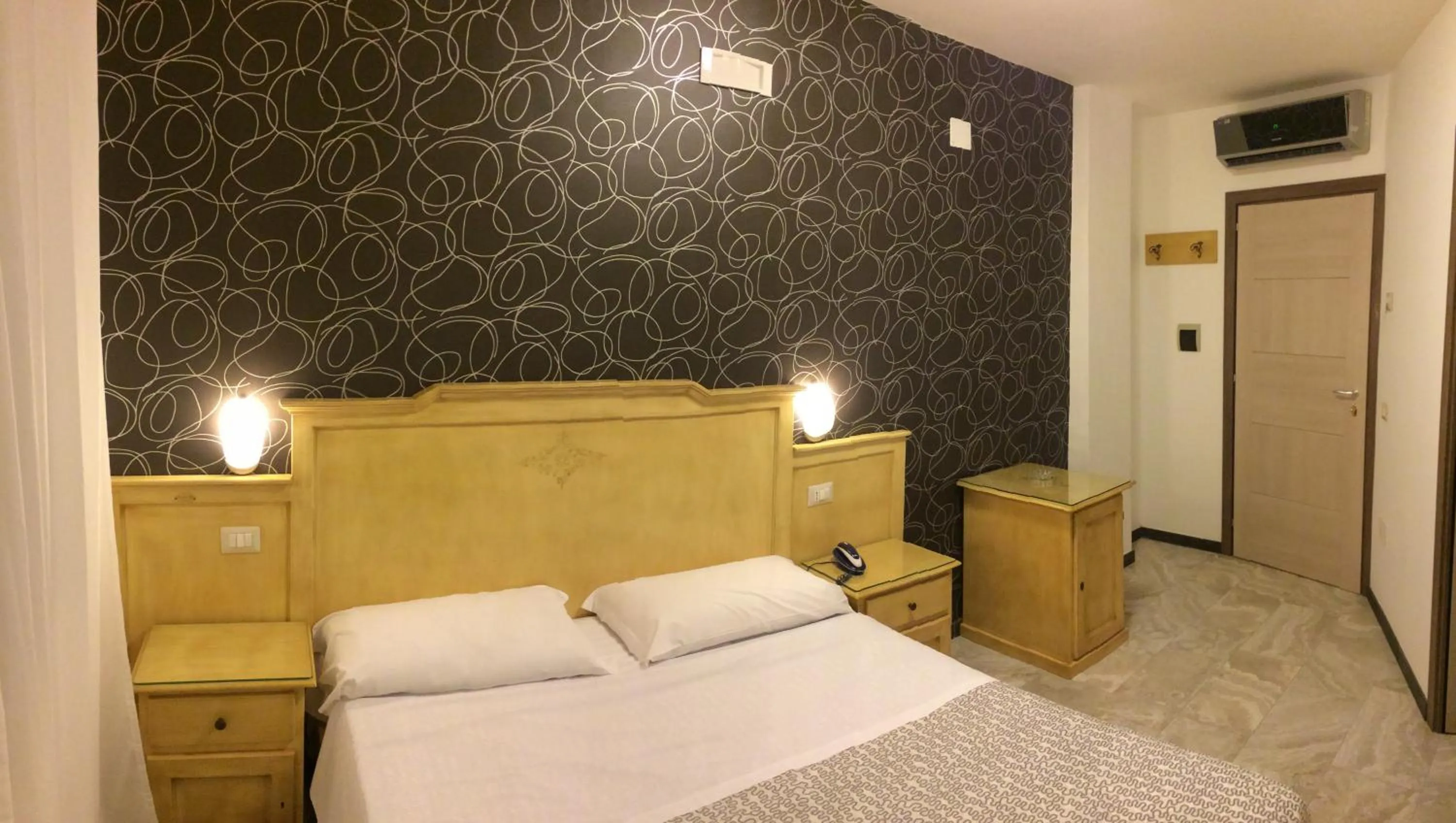 Bedroom, Bed in Hotel Clinton