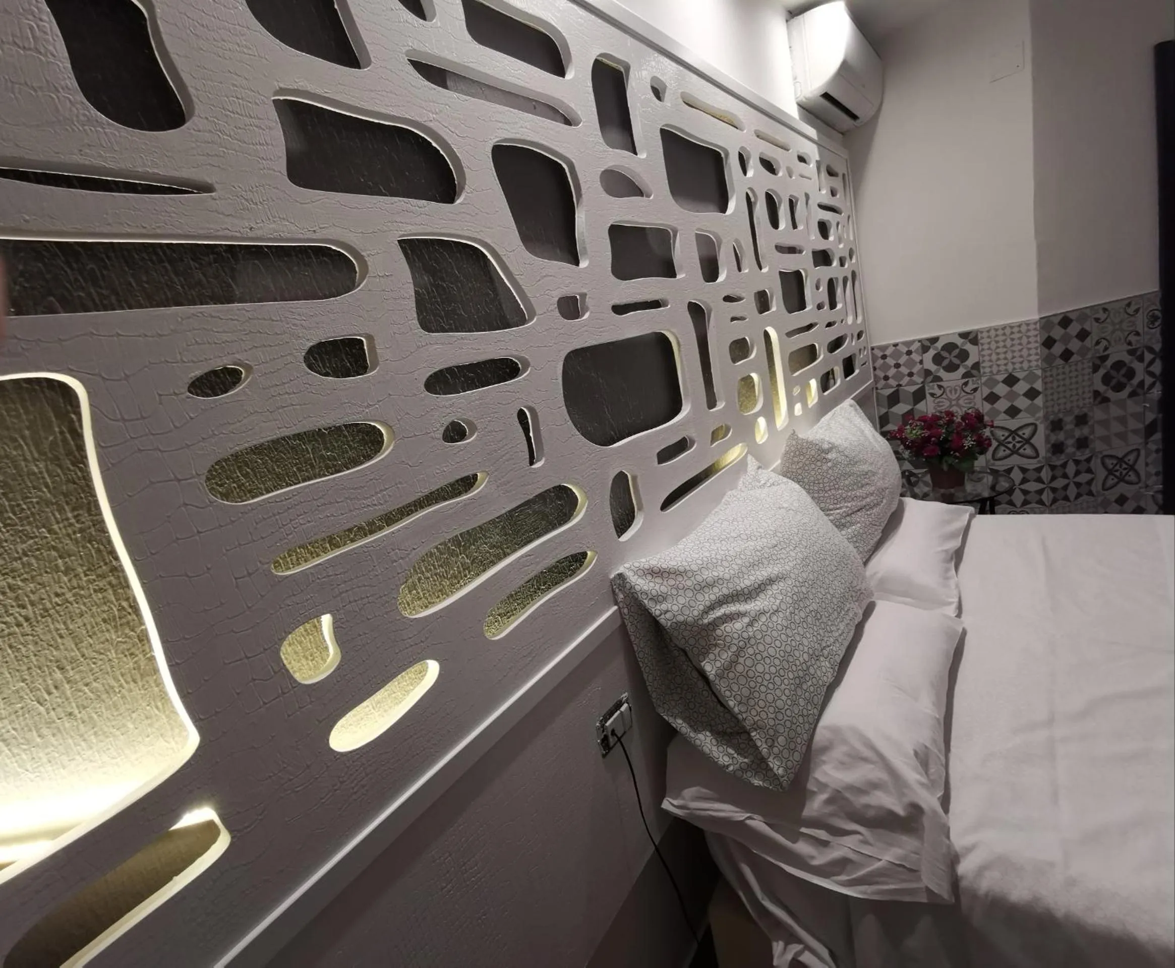 Photo of the whole room, Bed in Hotel Clinton