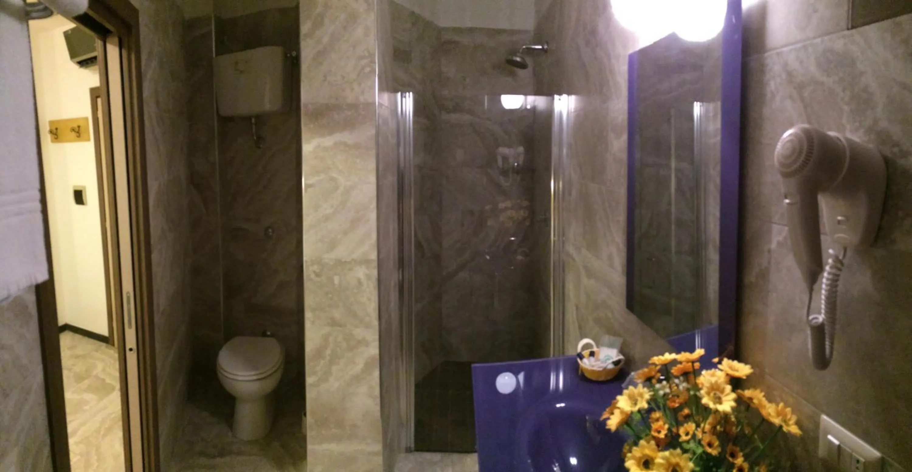 Shower in Hotel Clinton