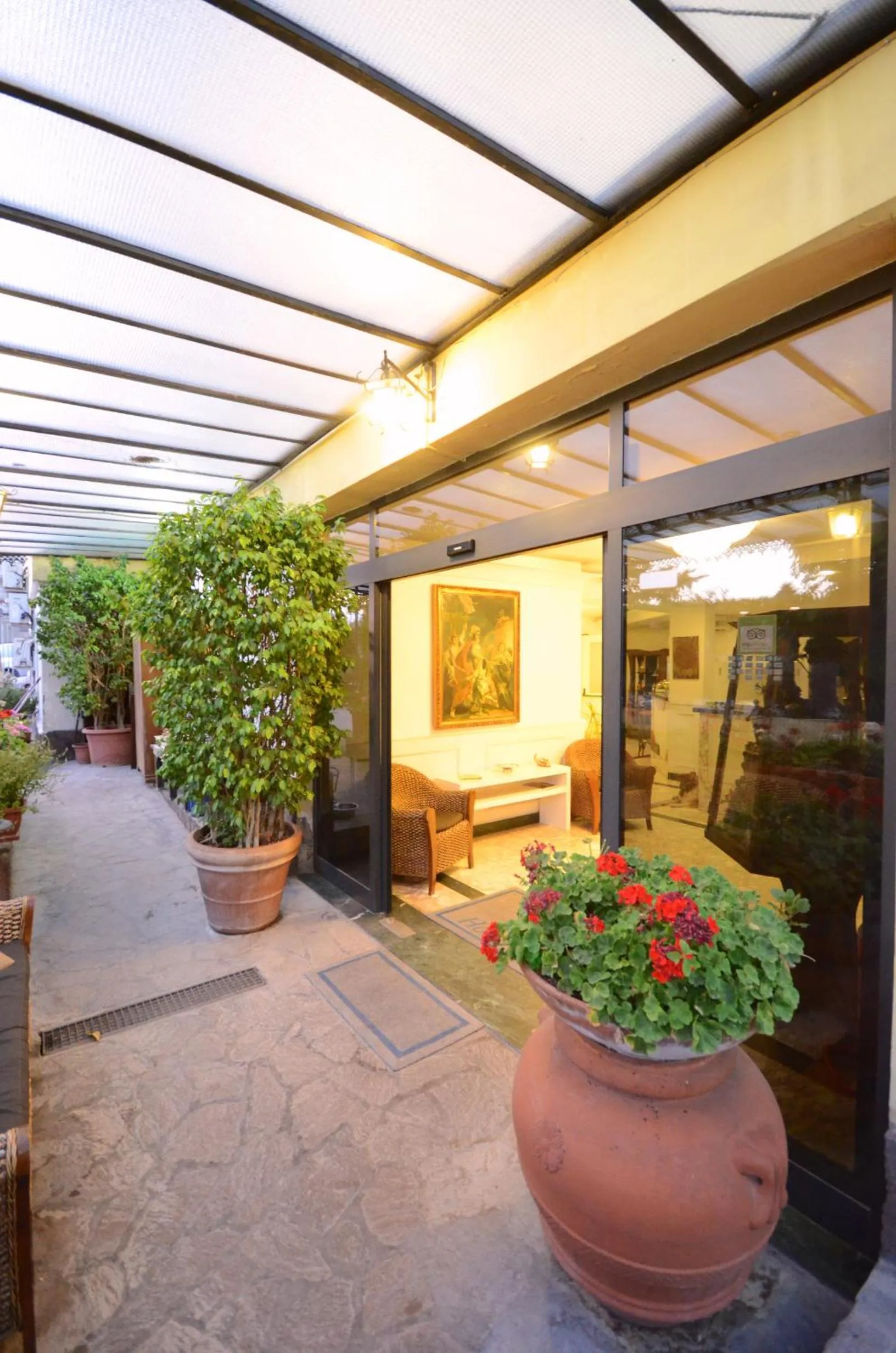 Facade/entrance in Hotel Clinton