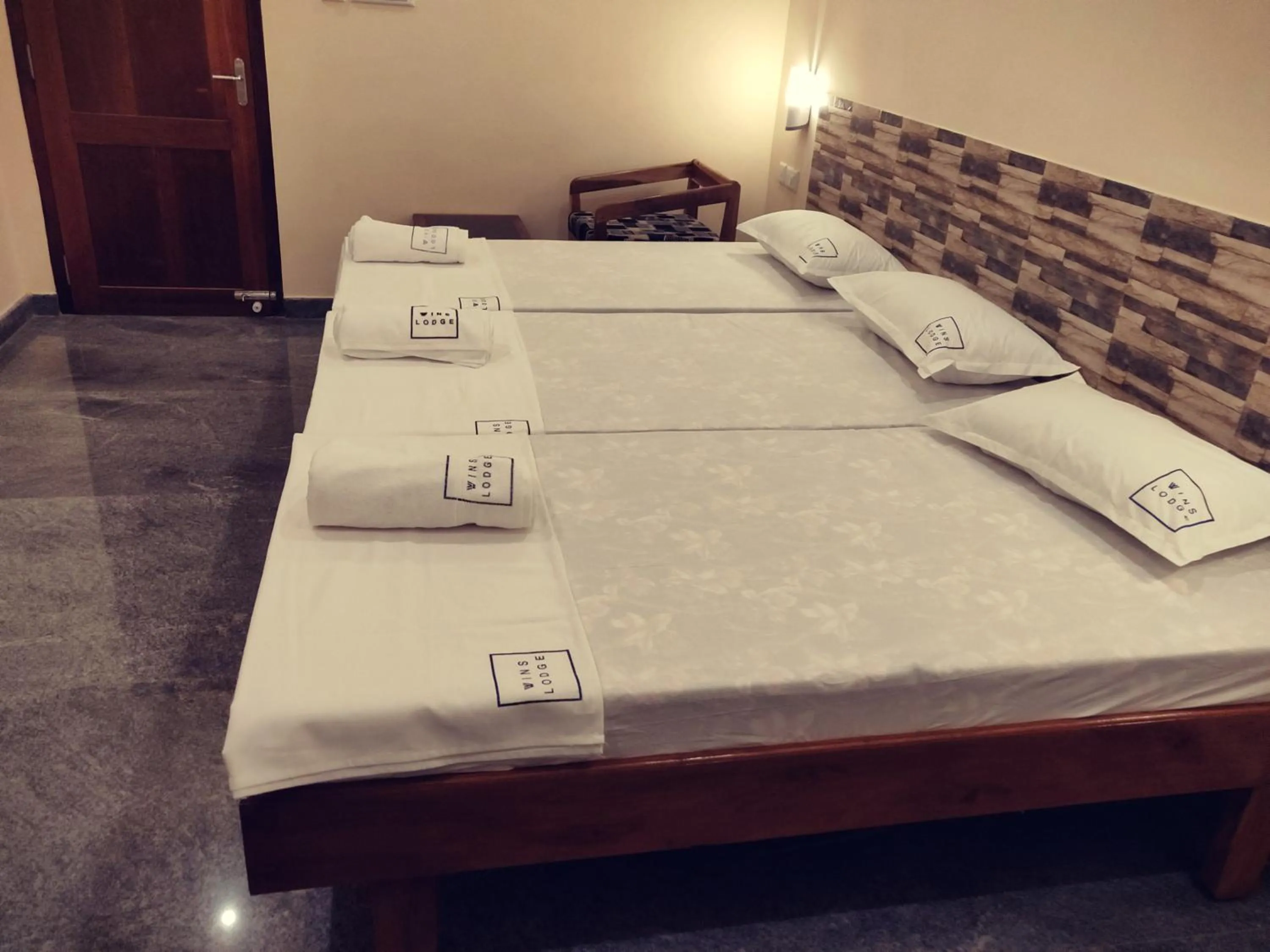 Bed in Hotel Wins