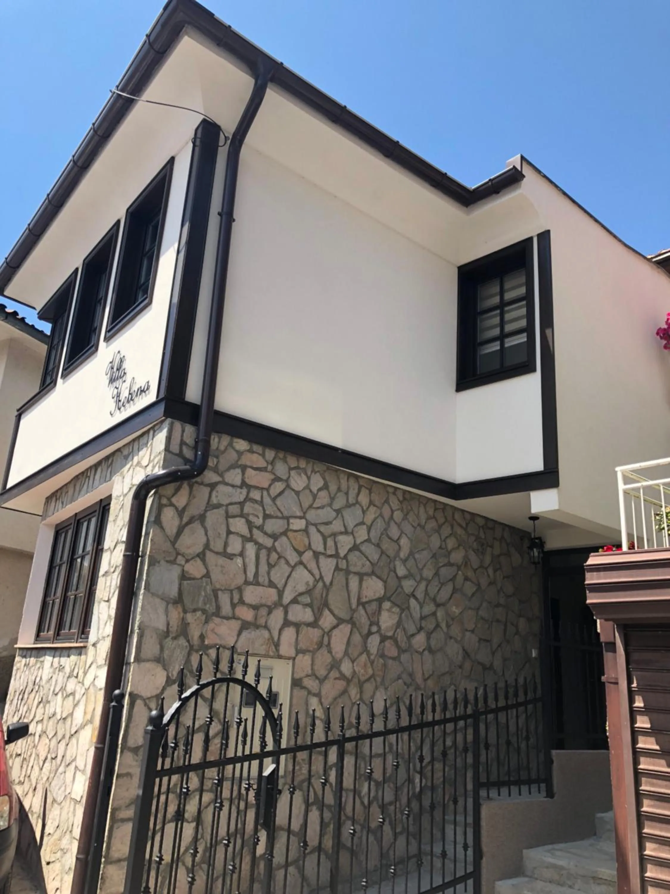 Property building in Villa Helena