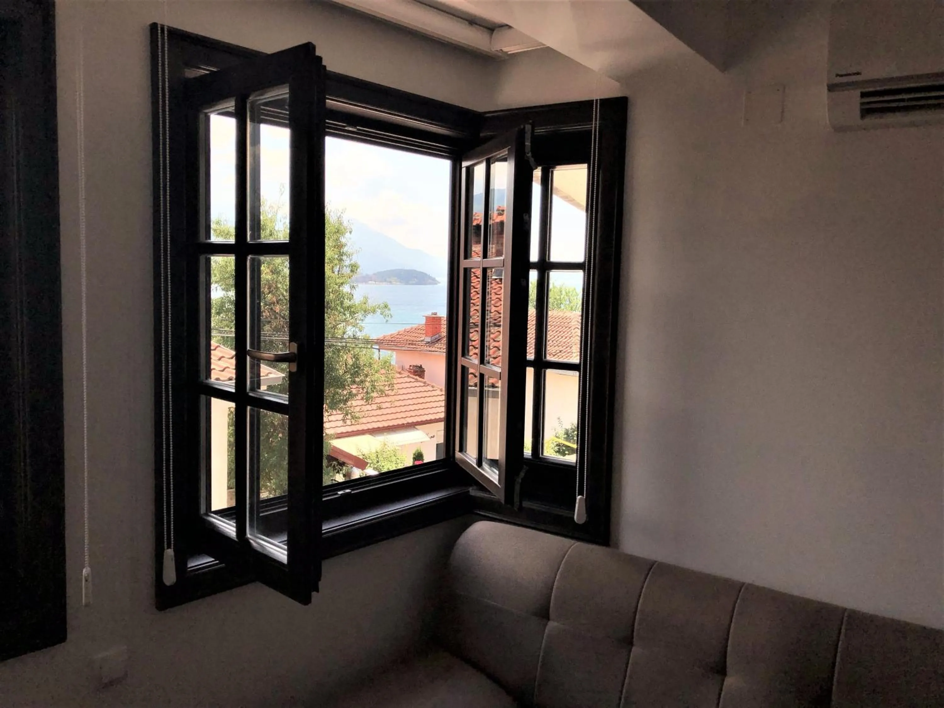 Lake view in Villa Helena