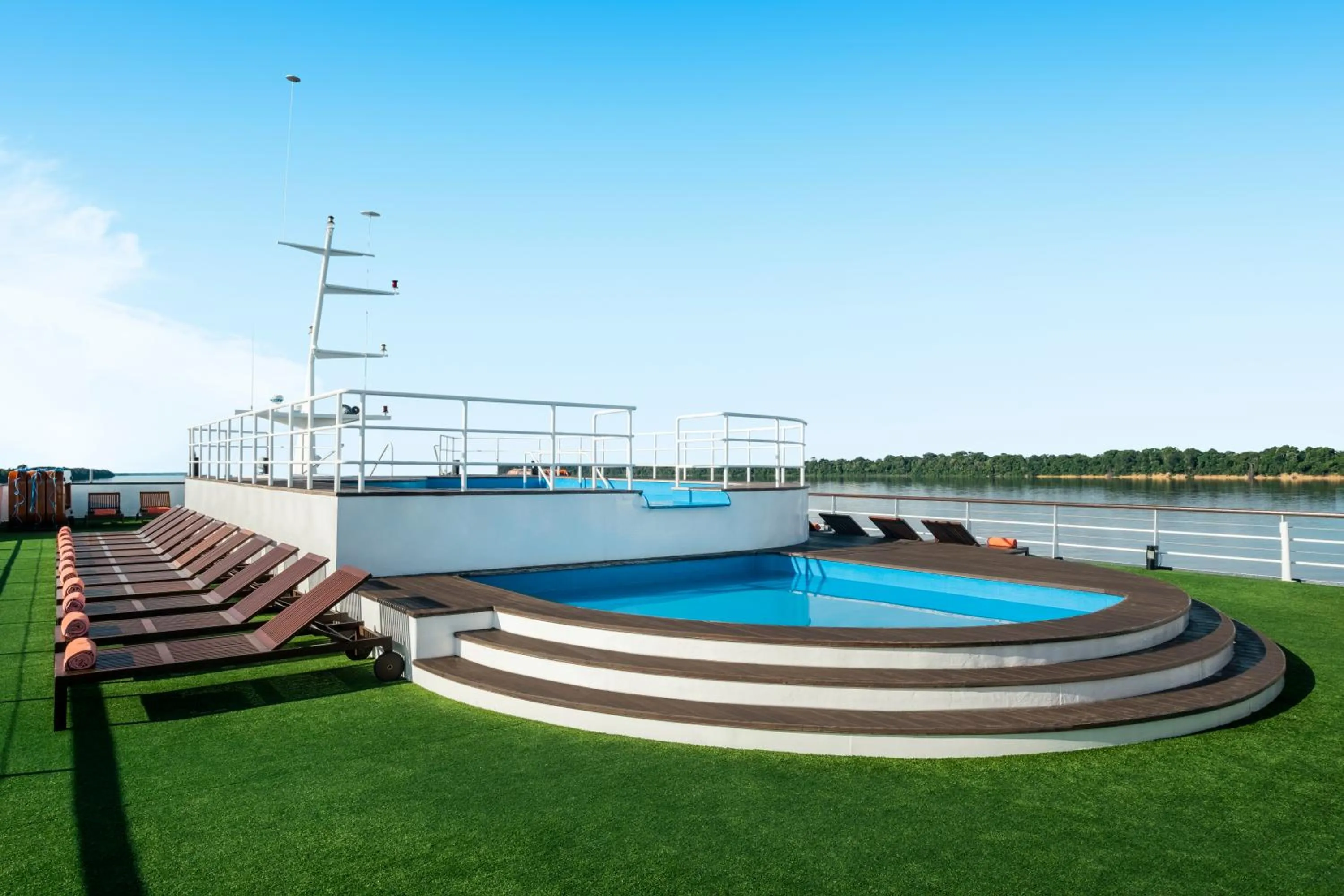 Swimming pool in Grand Amazon Expedition - All Inclusive