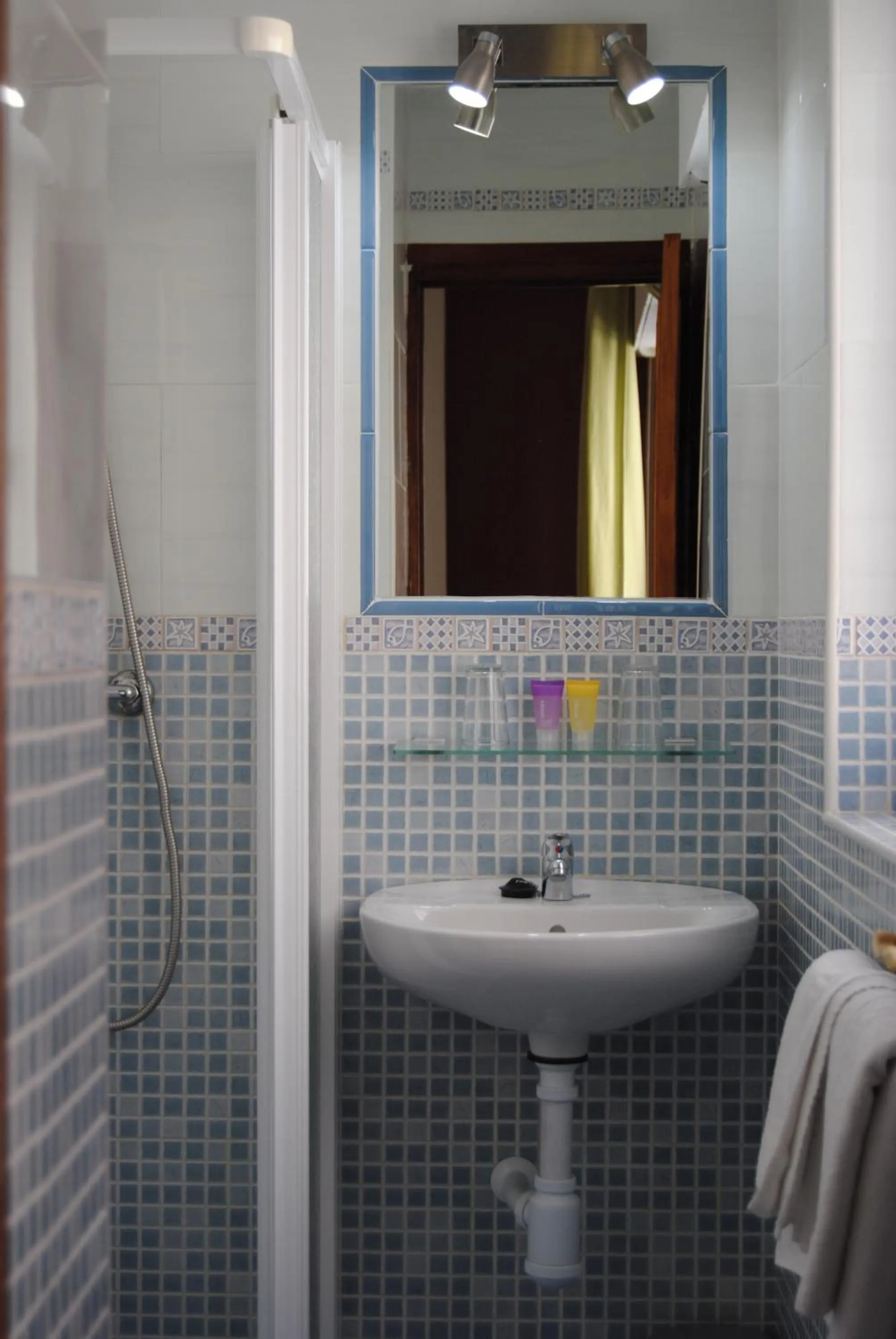 Bathroom in Hostal Rocamar