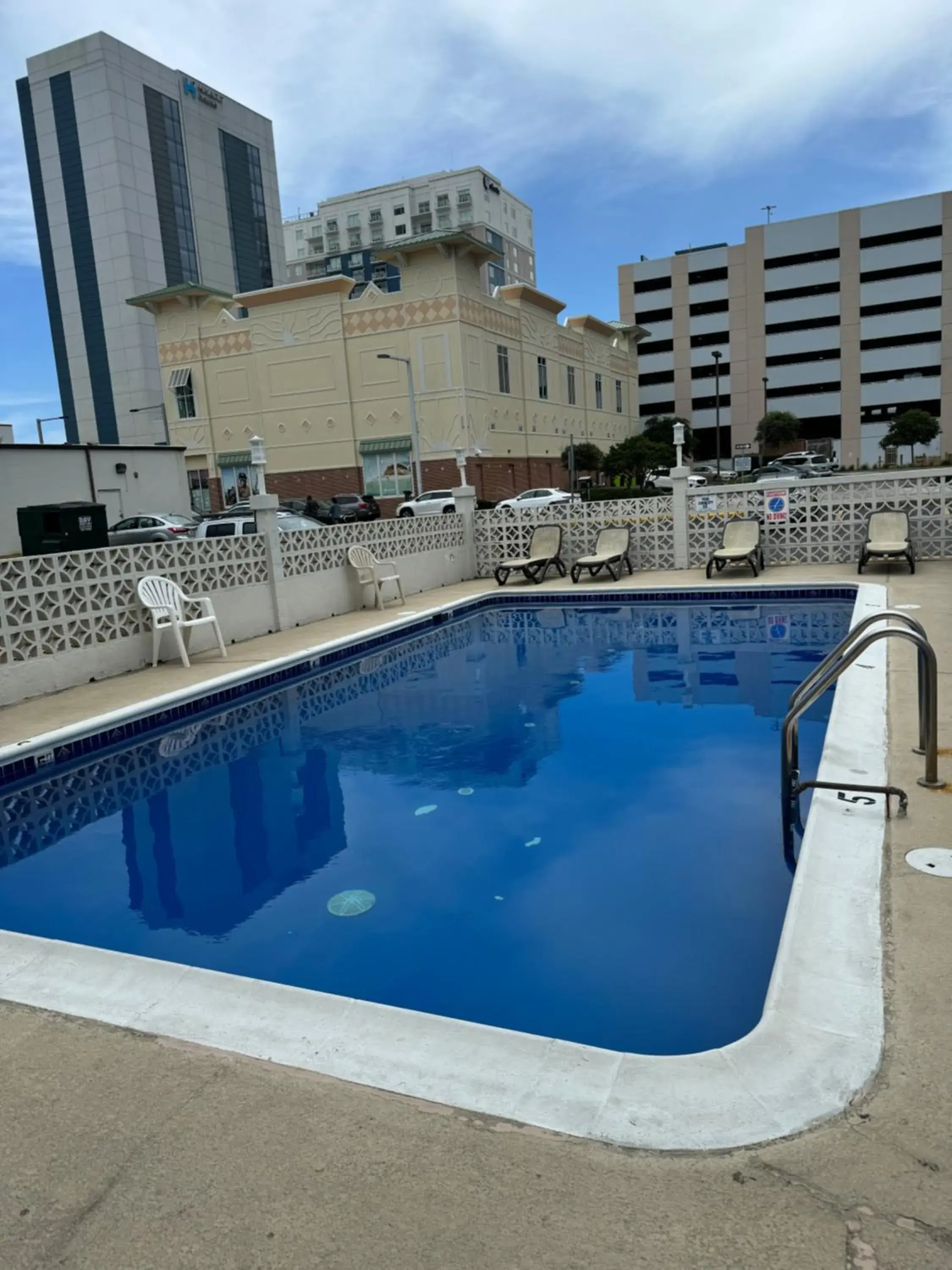 Swimming pool in Atlantic Inn Swimming pool in Atlantic Inn
