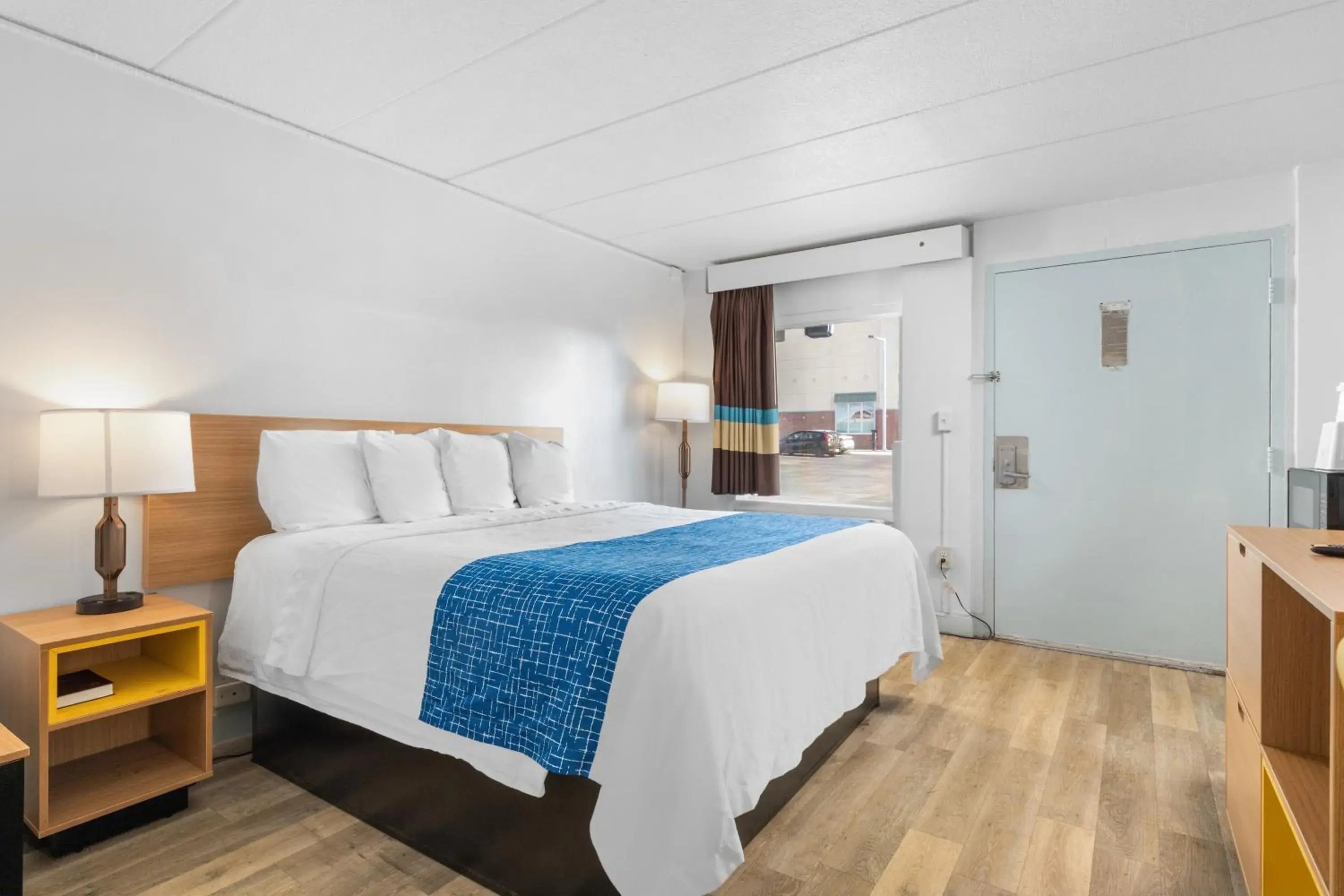 Bed in Atlantic Inn Bed in Atlantic Inn