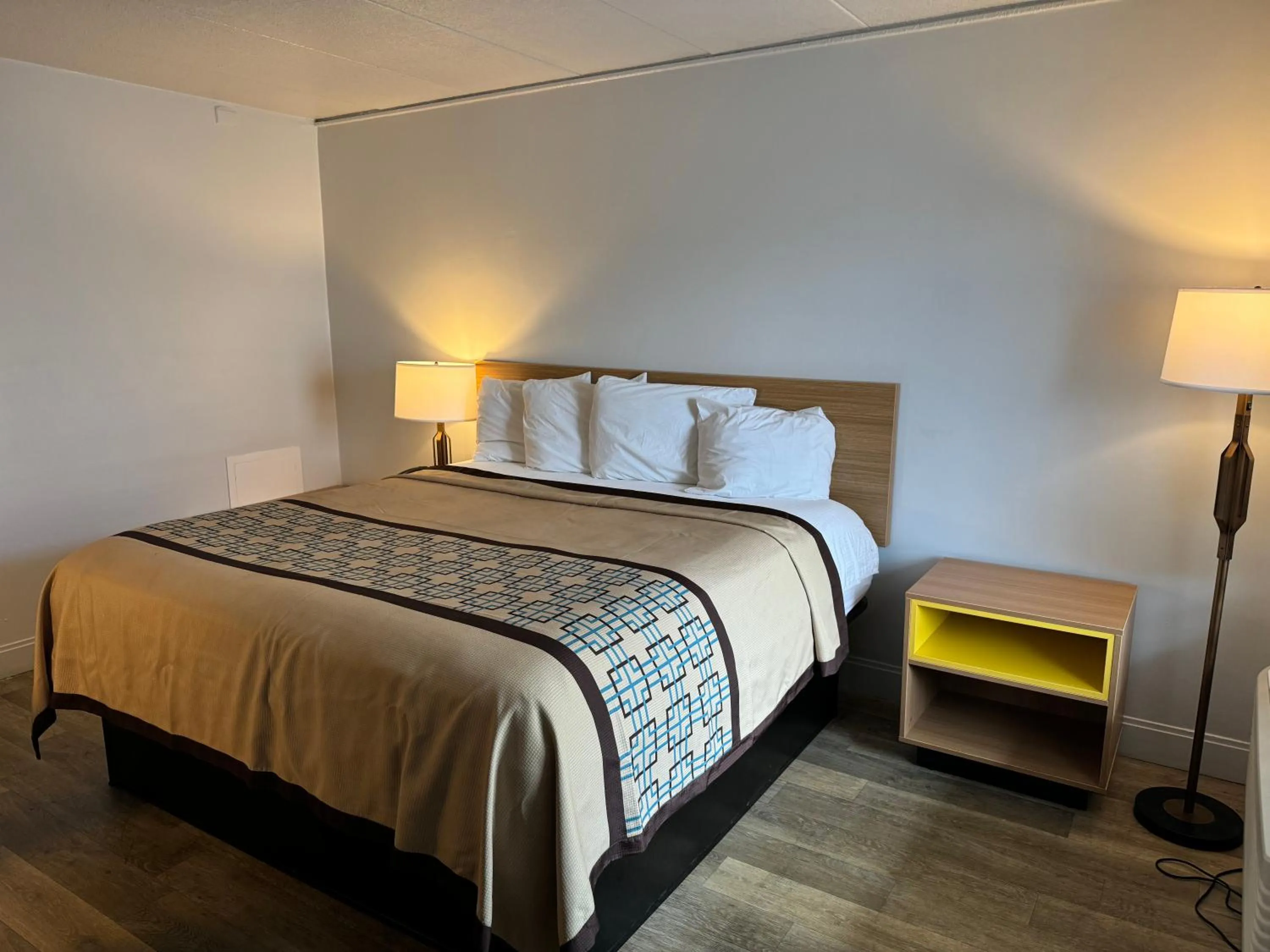 King Room- Non-Smoking in Travelodge by Wyndham Virginia Beach