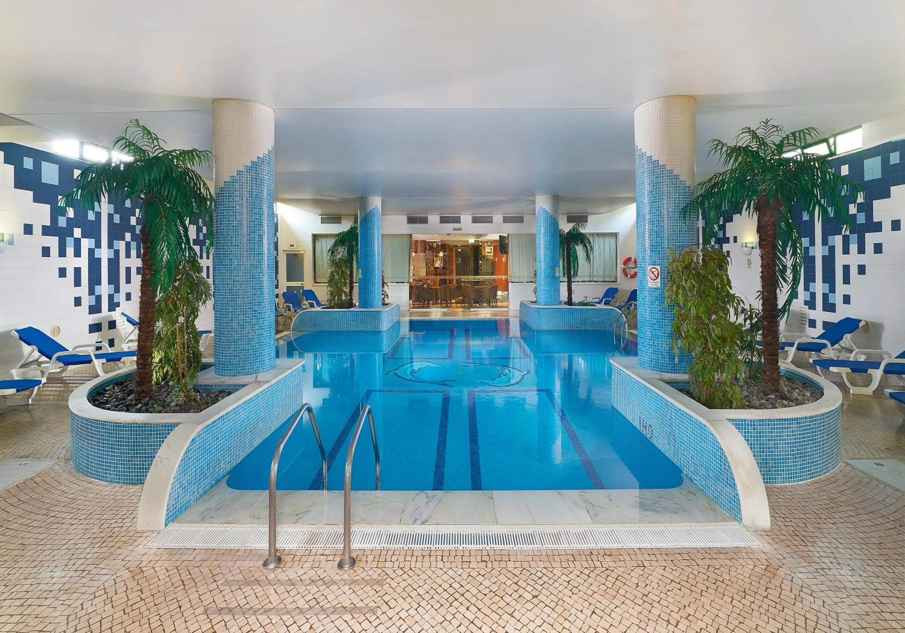 Swimming pool in Oceanus Aparthotel