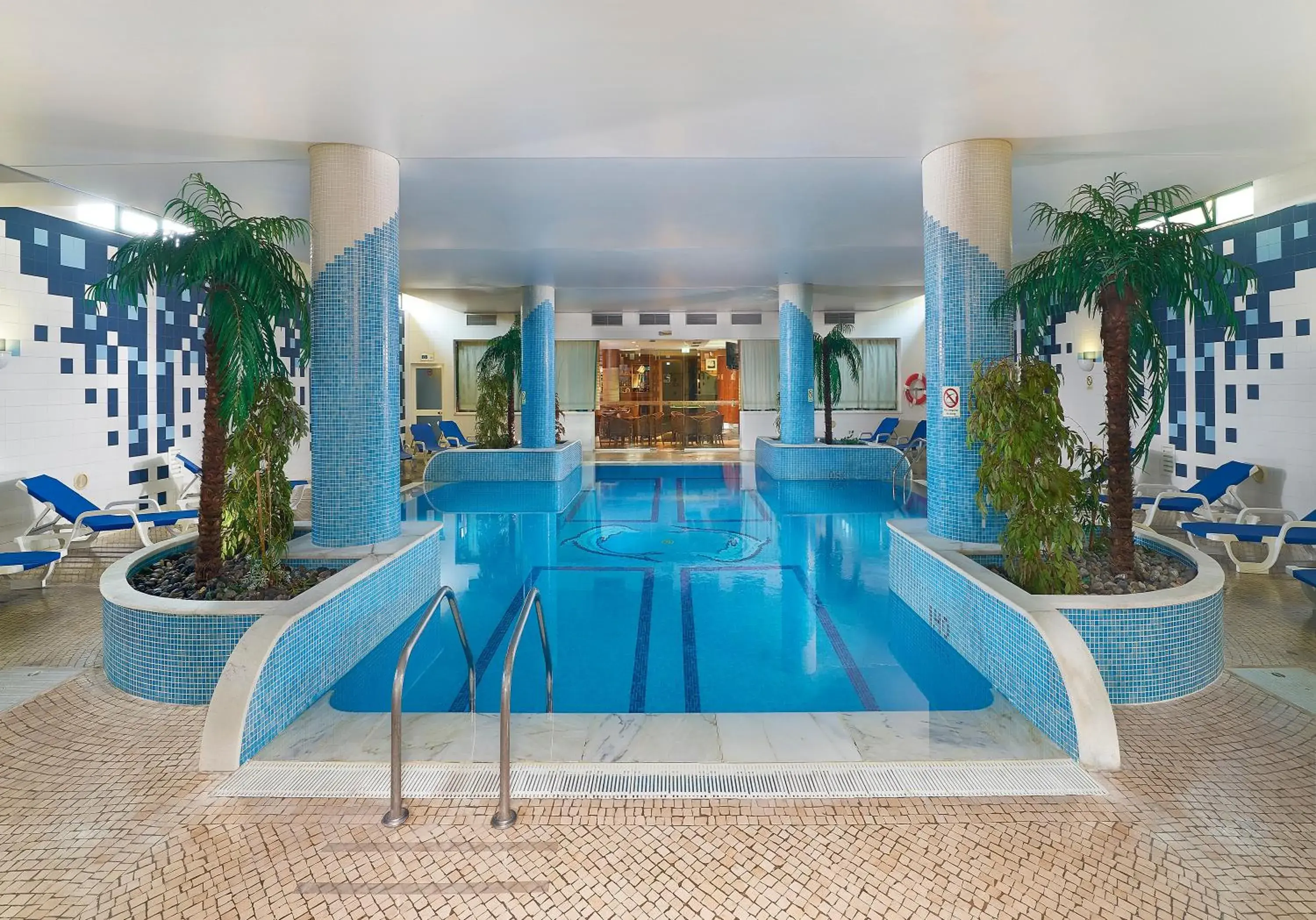 Swimming pool in Oceanus Aparthotel Swimming pool in Oceanus Aparthotel