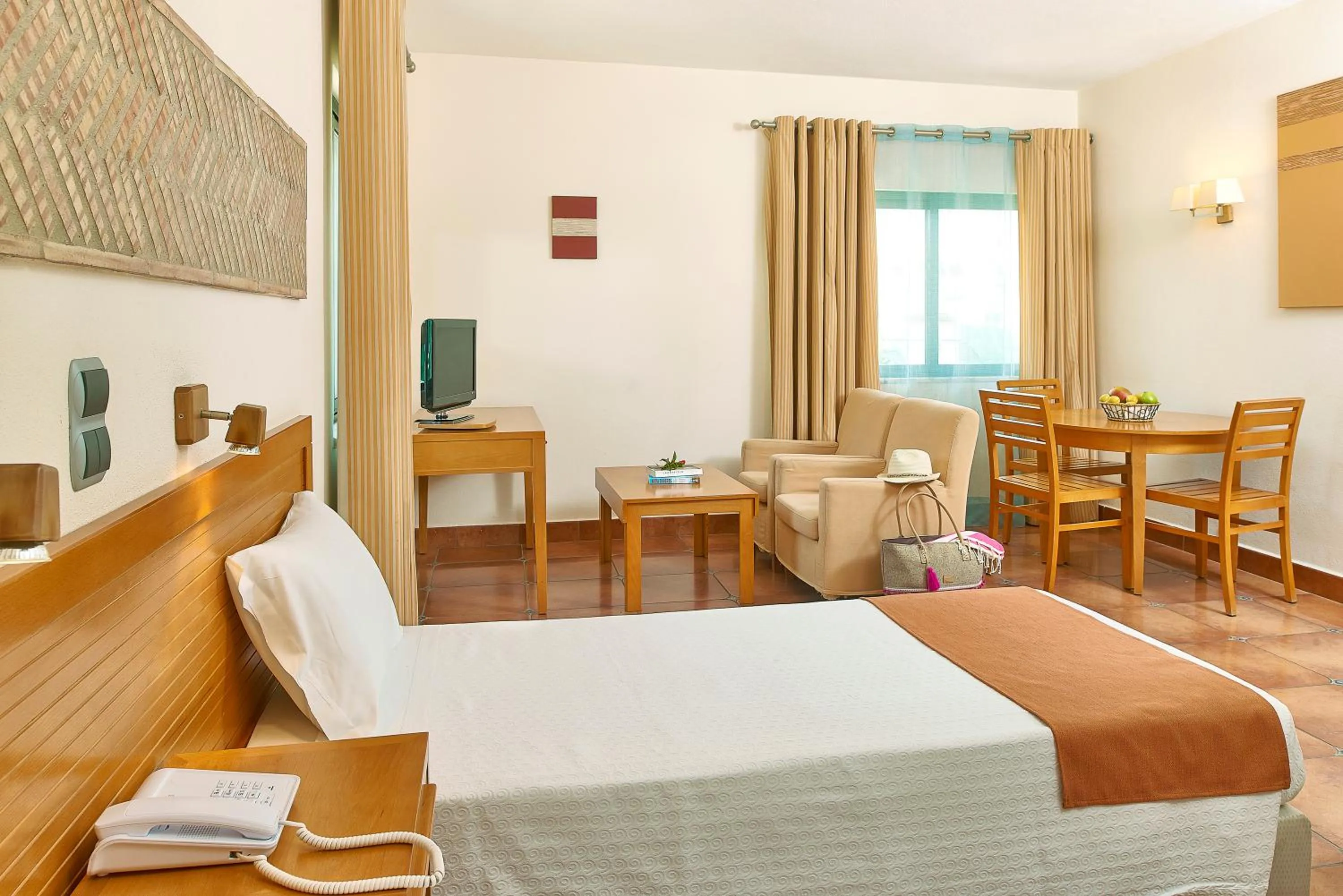 Bed in Oceanus Aparthotel